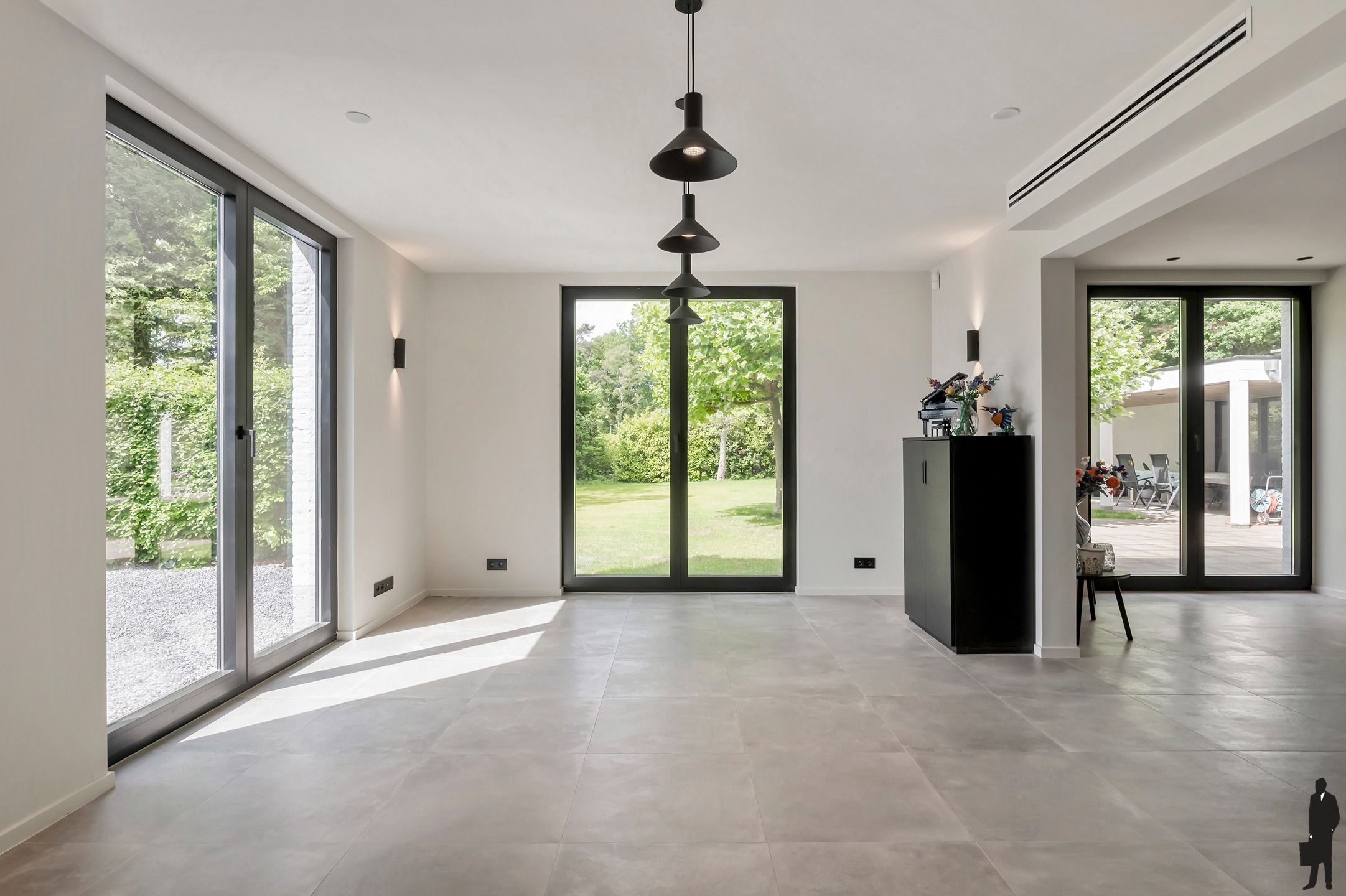 Gerenoveerde villa op 1.900 m² nabij de Nederlandse grens foto 9