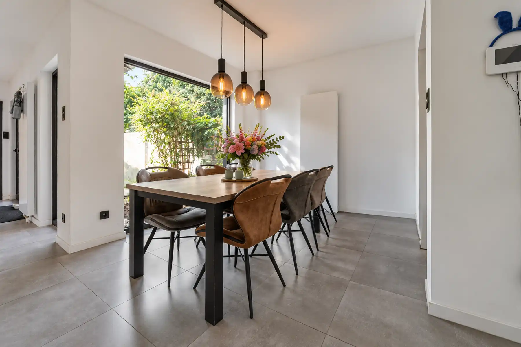 Gerenoveerde, instapklare rijwoning met 2 slk in Zele foto 3
