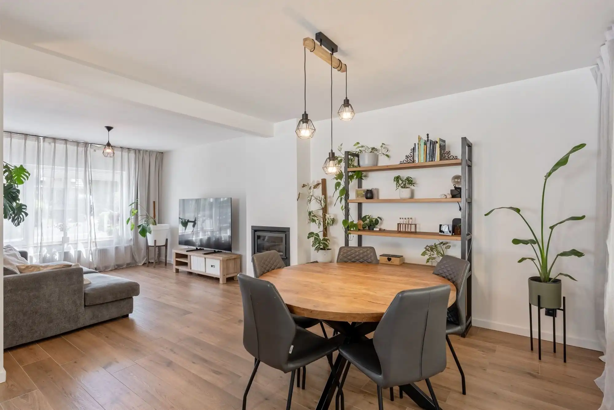 Gerenoveerde halfvrijstaande woning op perceel van 5a 57ca te Neeroeteren foto 3