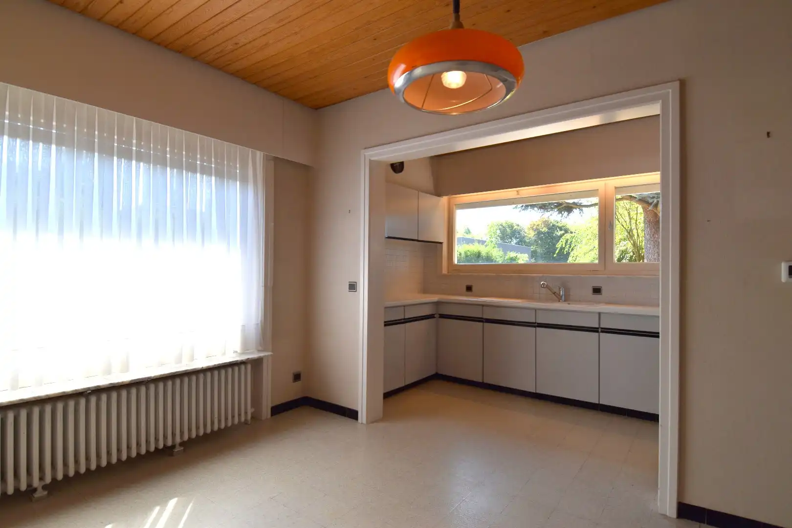 Alleenstaande woning met achterliggende opslag ruimte (205 m²) te koop in Heule foto 8