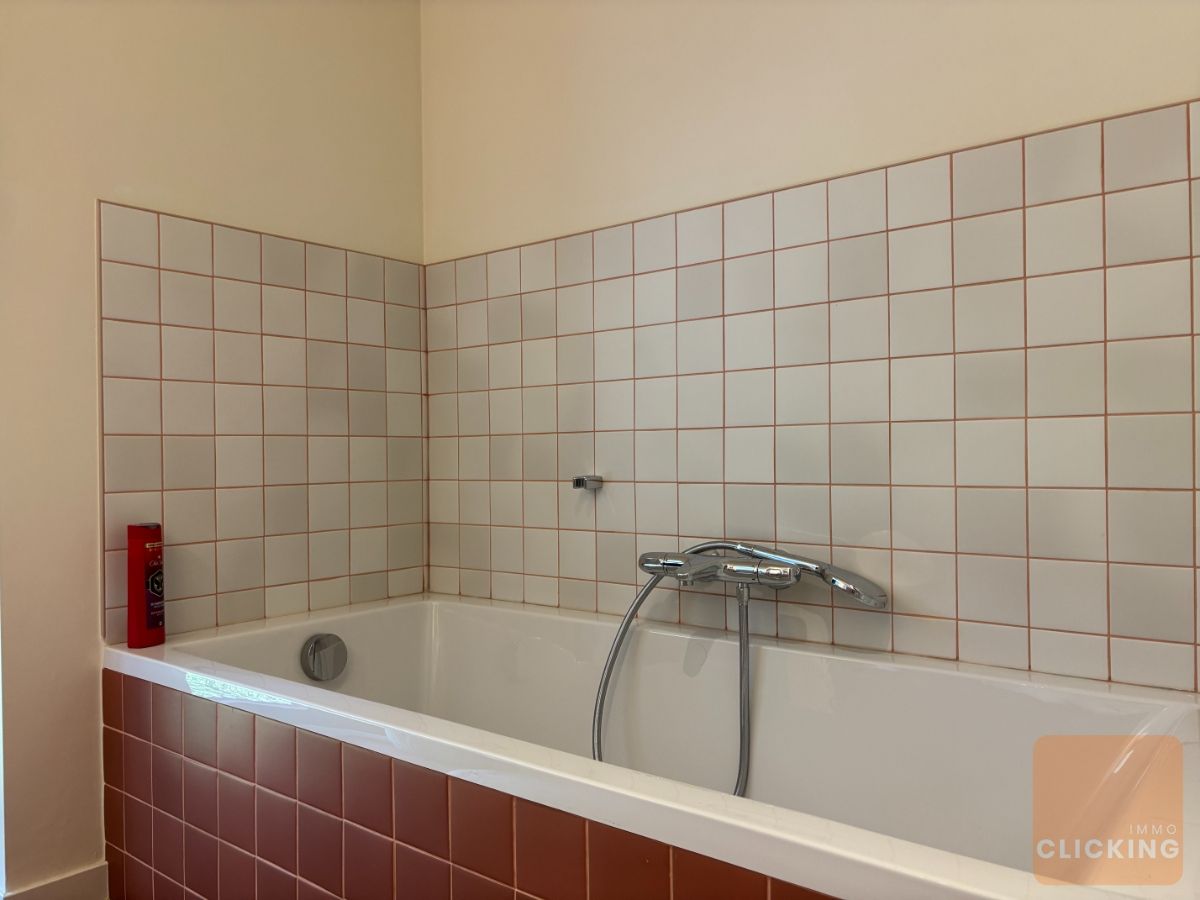 Slim wonen in stijl: volledig gerenoveerde woning in het groene Borchtlombeek foto 24