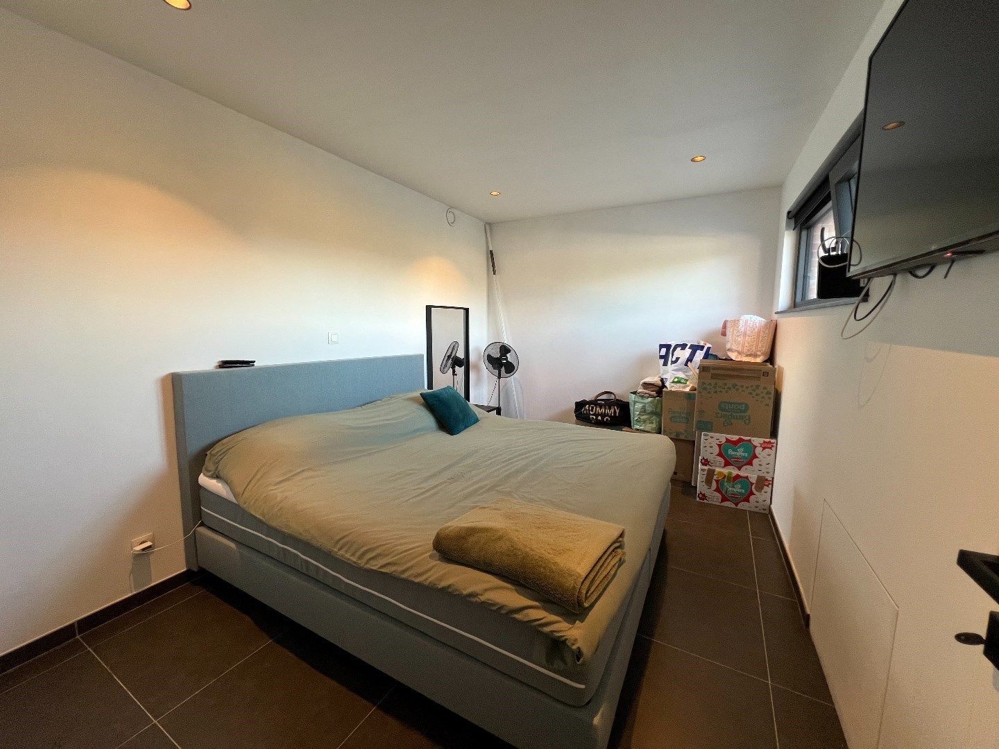 Volledig gerenoveerde woning met 3 slaapkamers en koer in het rustige Vlamertinge foto 7