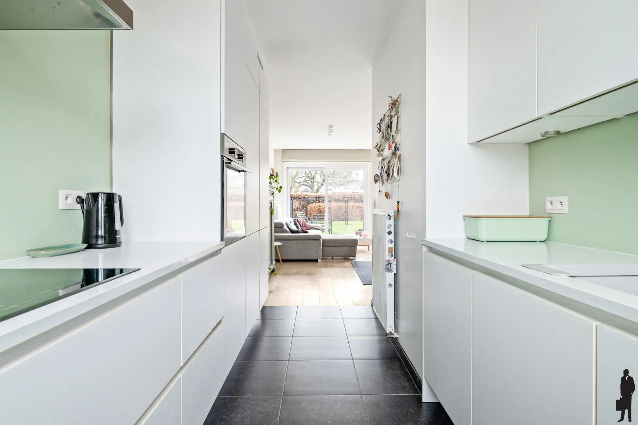 Instapklare woning met 4 slpks, ZO tuin en dubbele garagebox foto 6