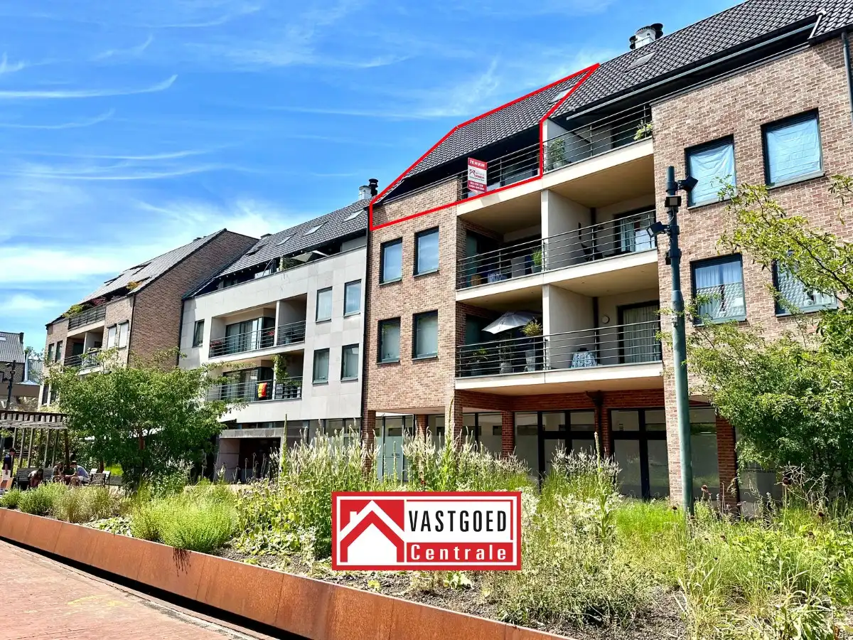 Ruim duplex appartement met 3 slaapkamers in hartje Bilzen-Hoeselt foto {{pictureIndex}}