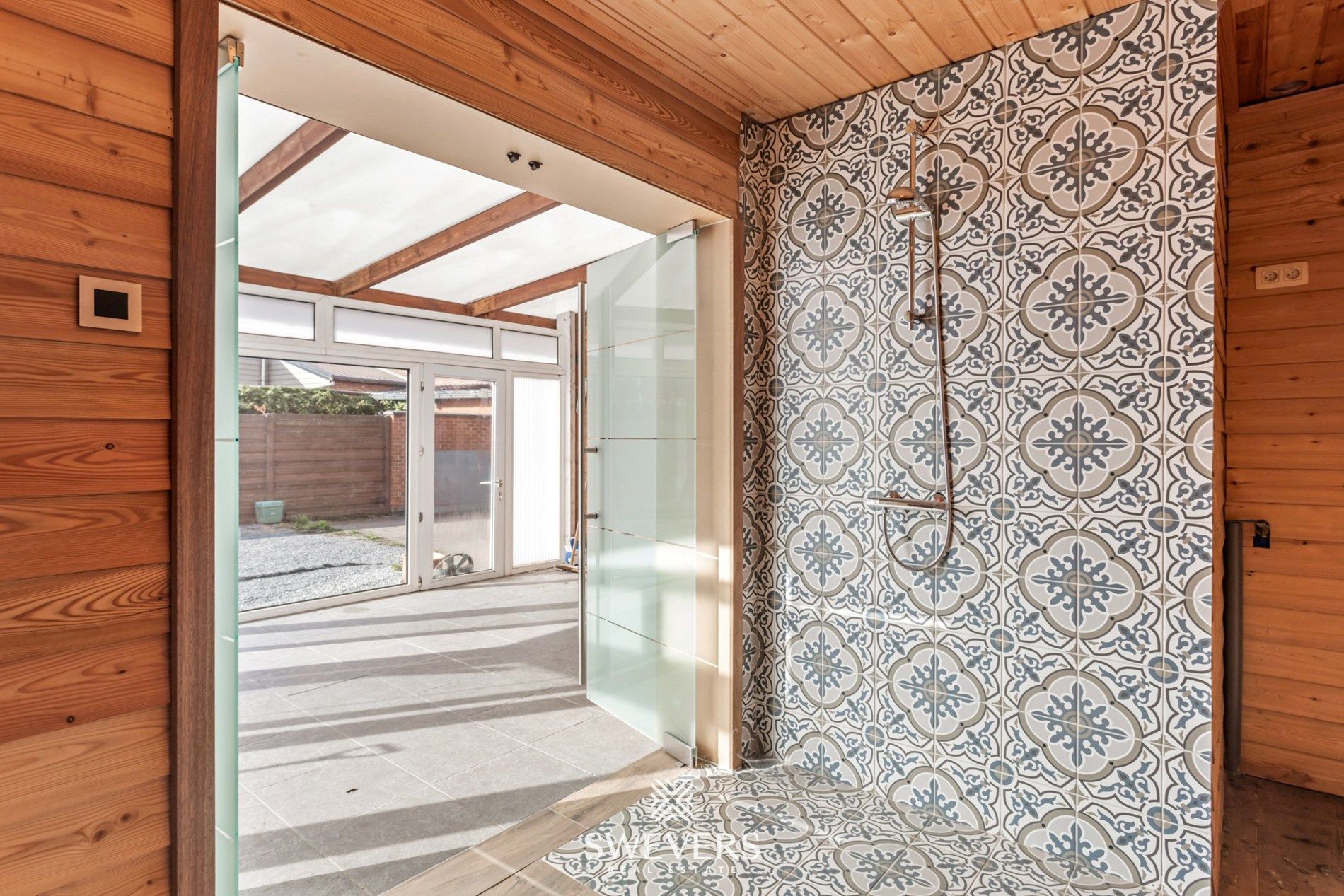 Instapklare woning met zonnepanelen en bouwgrond foto 23