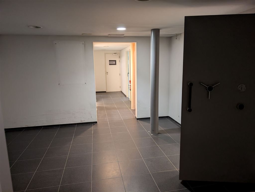 Handelsruimte op een bijzonder commerciële locatie in centrum 's-Gravenwezel foto 8