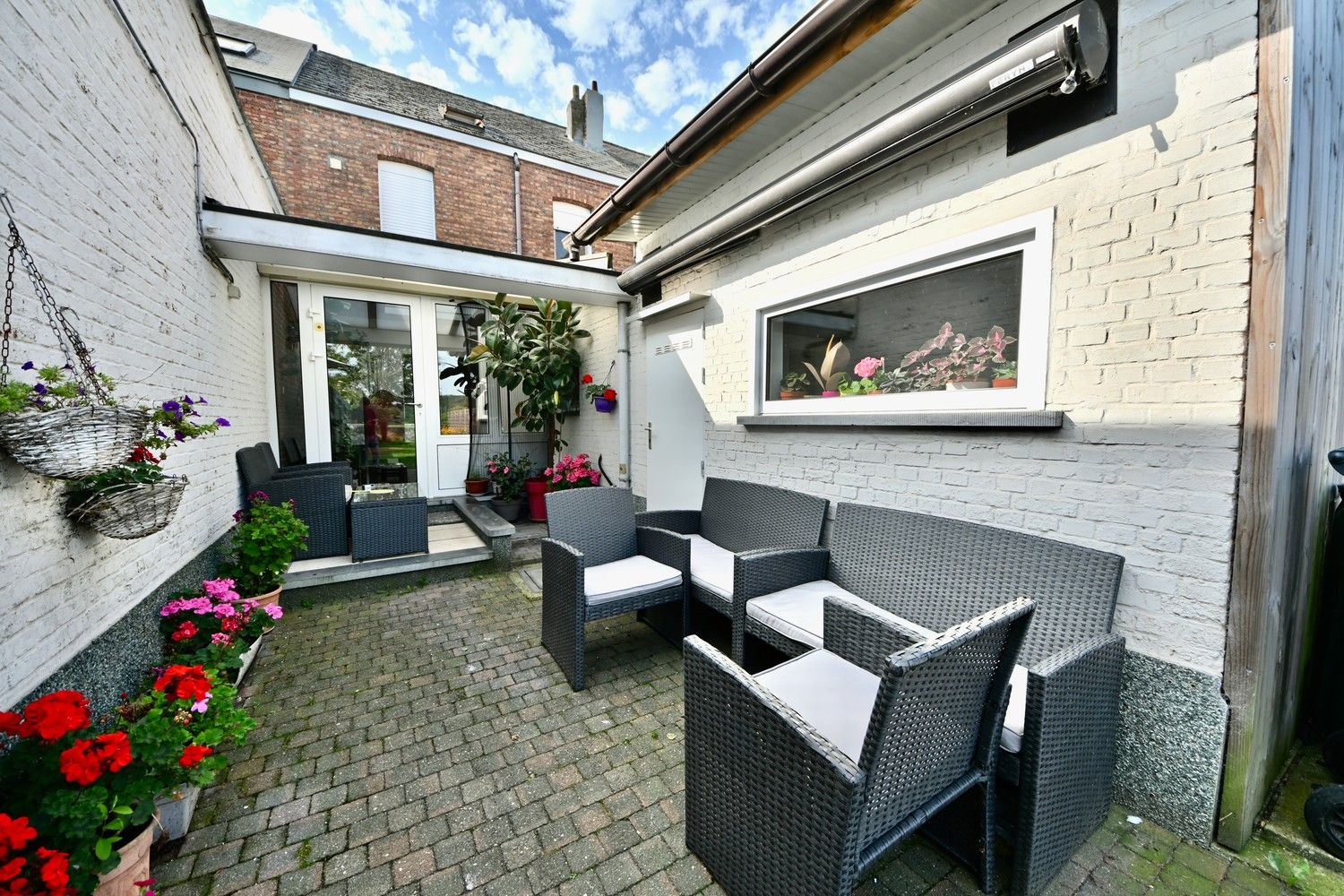 Woning met 3 slaapkamers , tuin en garage. foto 22