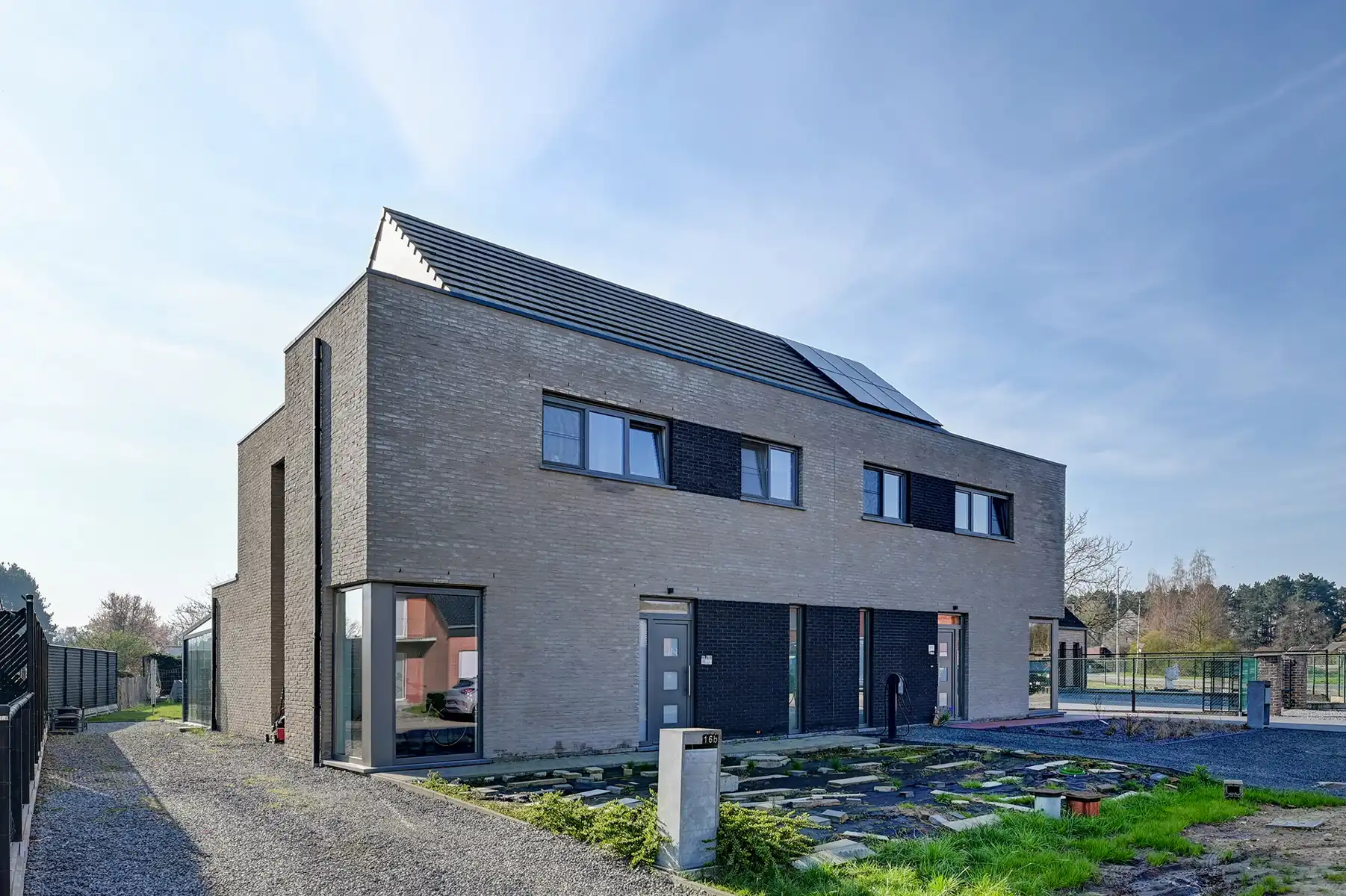 Moderne, lichtrijke gezinswoning met 3 slaapkamers nabij groene omgeving !!! foto 2
