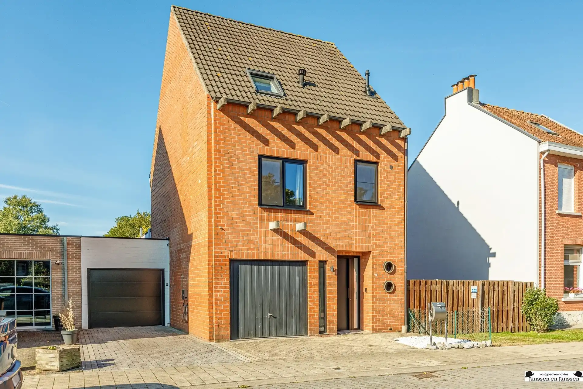 Prachtig gerenoveerde woning met 4 slaapkamers, garage en zonnige tuin foto 36