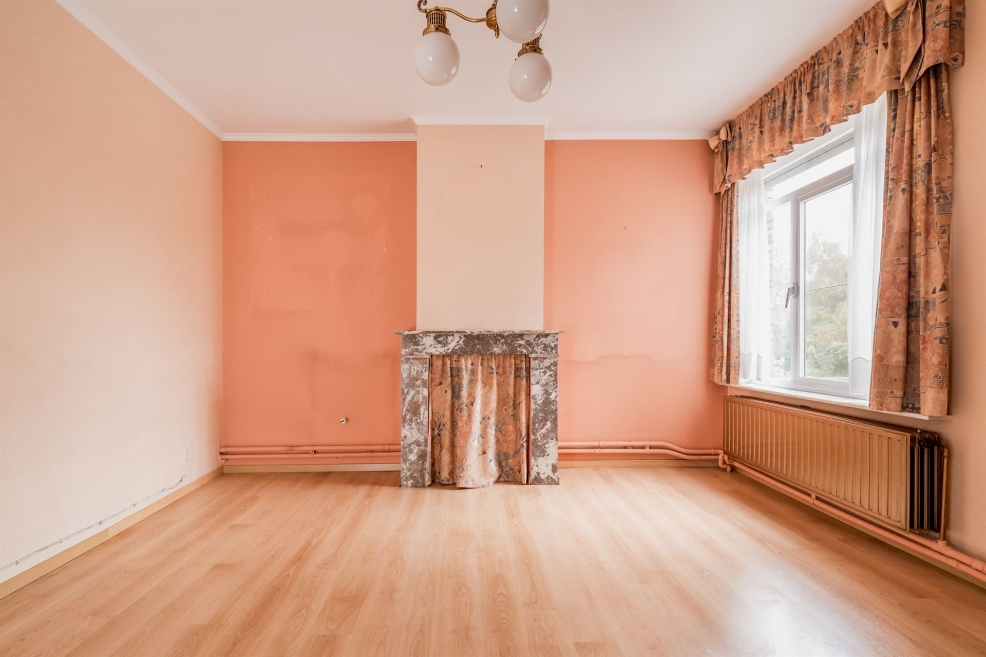 Te renoveren gezinswoning met veel opslagruimte! foto 14