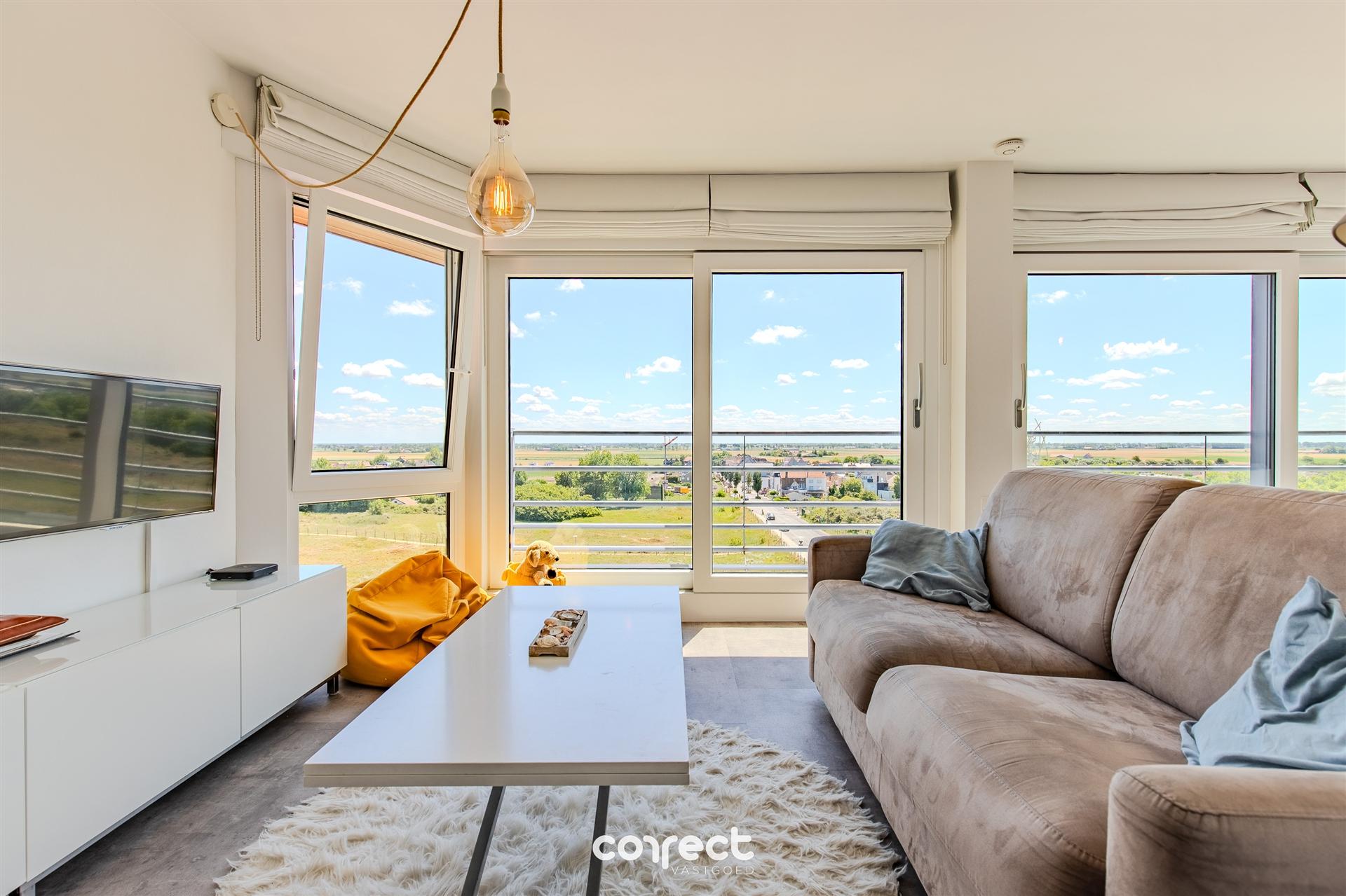 Prachtig (totaal renovatie 2021) appartement, op de 5e verdieping, gelegen aan de zeedijk. foto 2