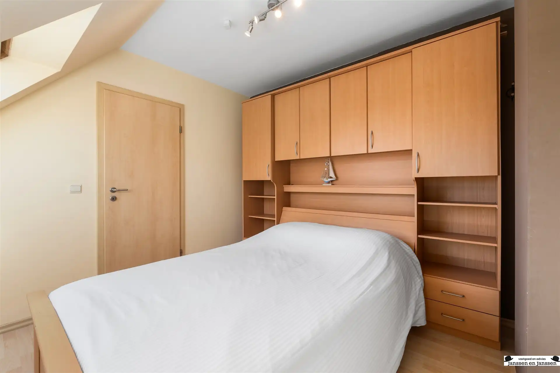 Duplex appartement met ondergrondse parking nabij het strand foto 12