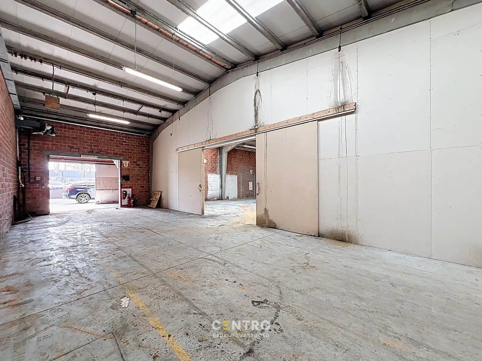 Baanwinkel voor bedrijf (productie, opslag, techniek, recreatie) met bijkomende verkoop naast Lecot, Basic-Fit, Hopsiepops, Eldi, Van Haaren,... vlak bij de RING aan de Poort tot Poperinge ! foto 9