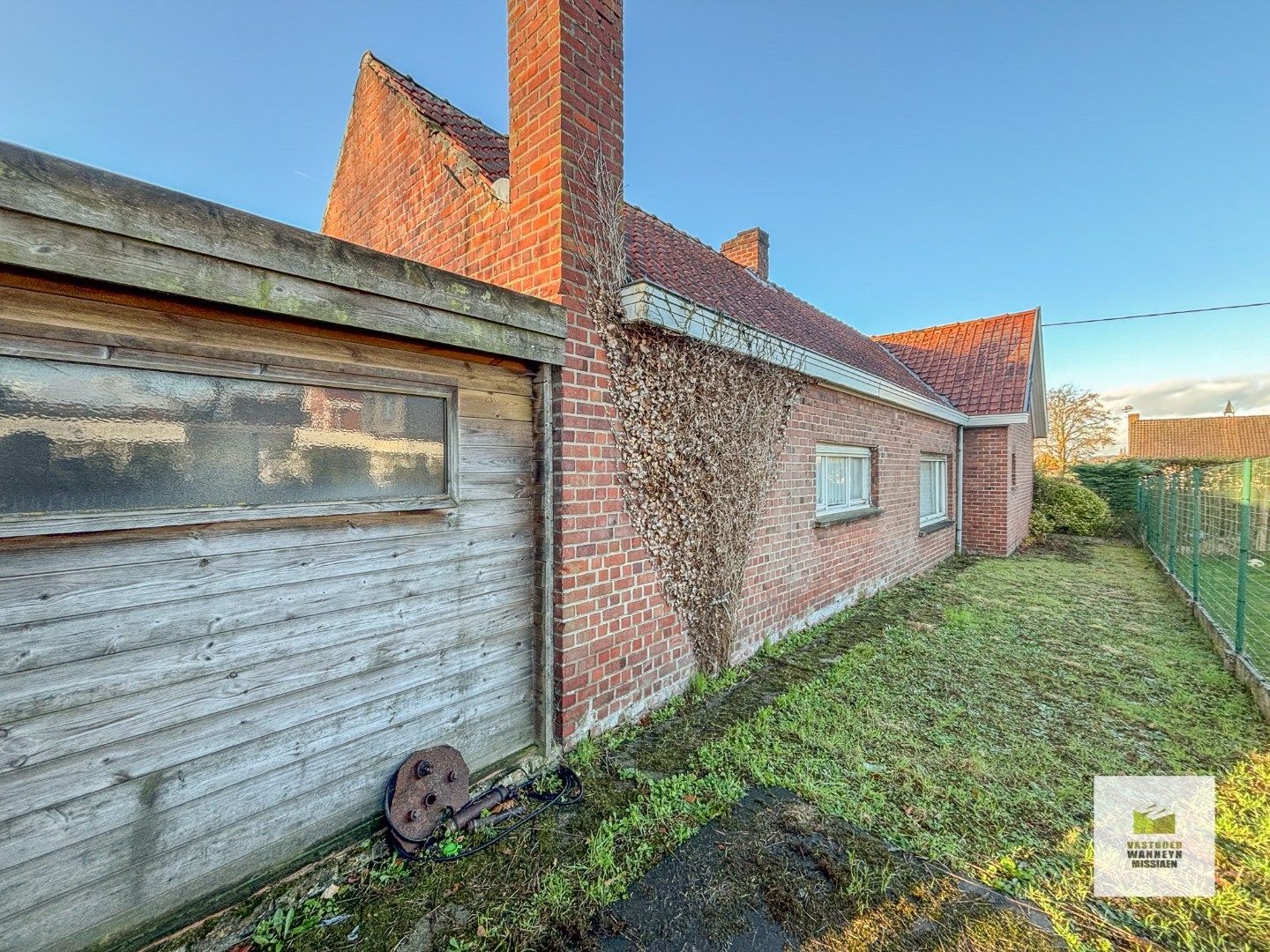 Gelijkvloerse te renoveren of herop te bouwen woning op 811m2 aan bosrand te Hertsberge foto 17