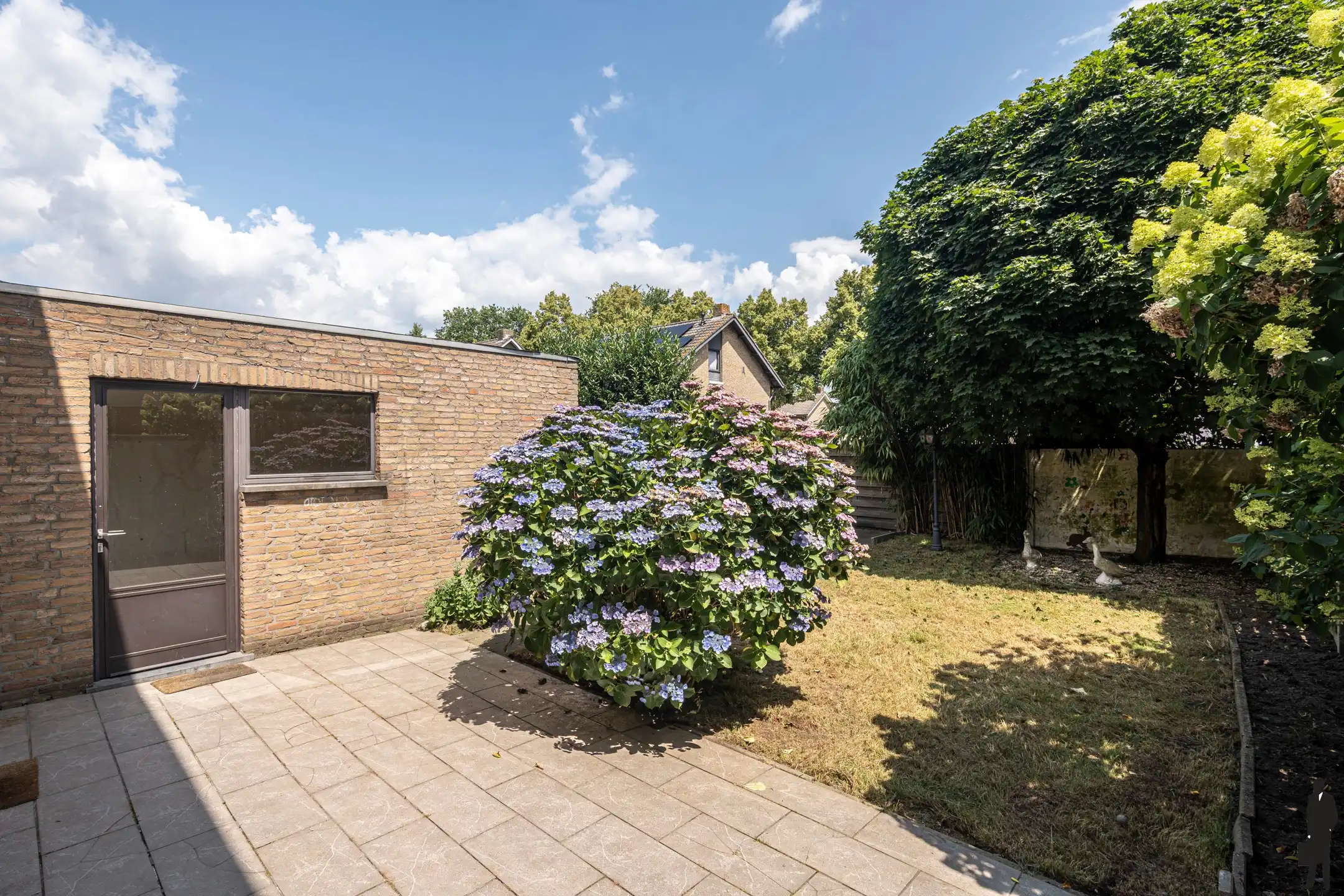 Eengezinswoning in kindvriendelijke omgeving met 4 slaapkamers en ruime garage op een perceel van ca. 318 m²! foto 8