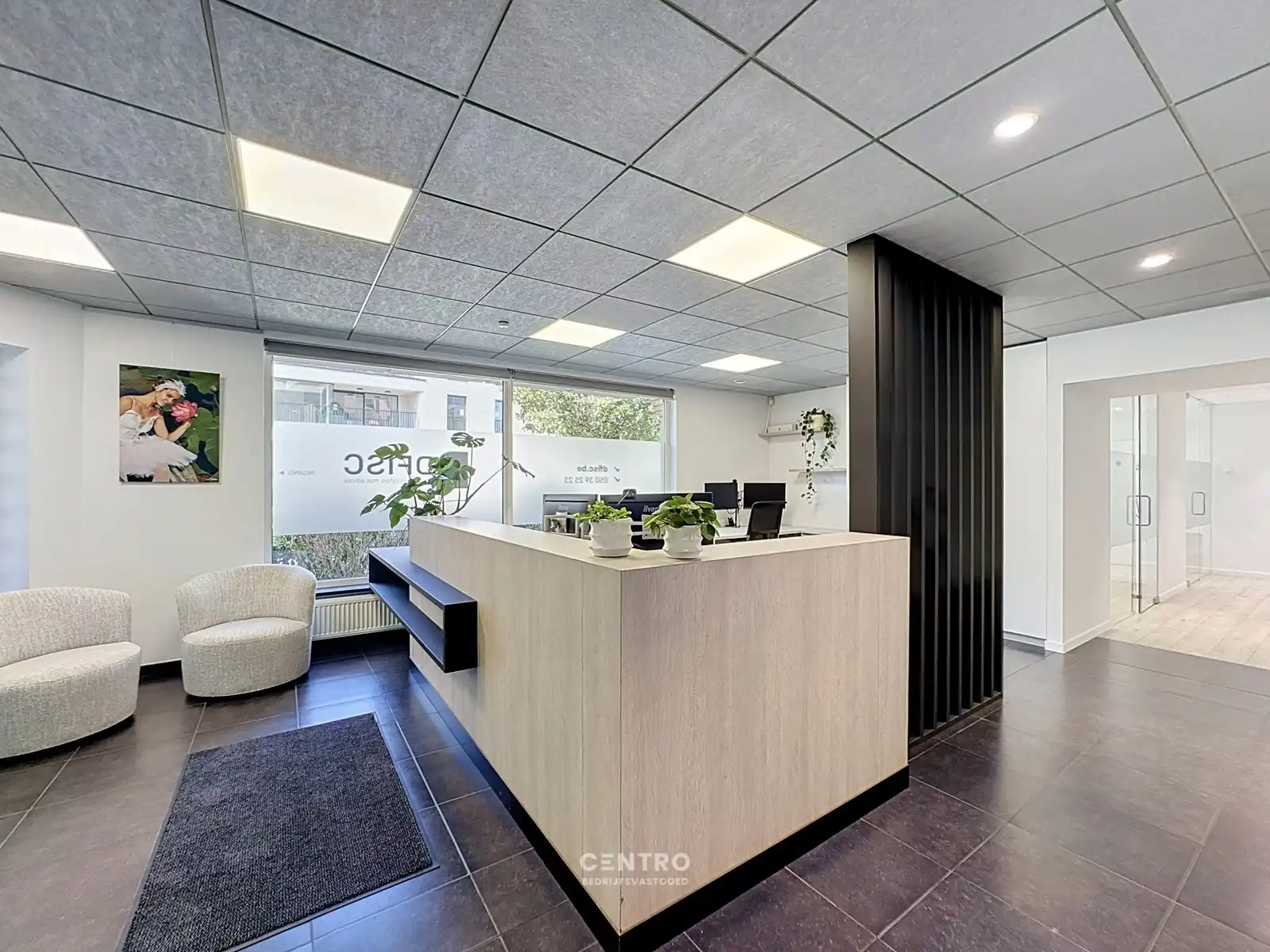 Prachtig afgewerkte kantoorruimte op interessante ligging! foto 3