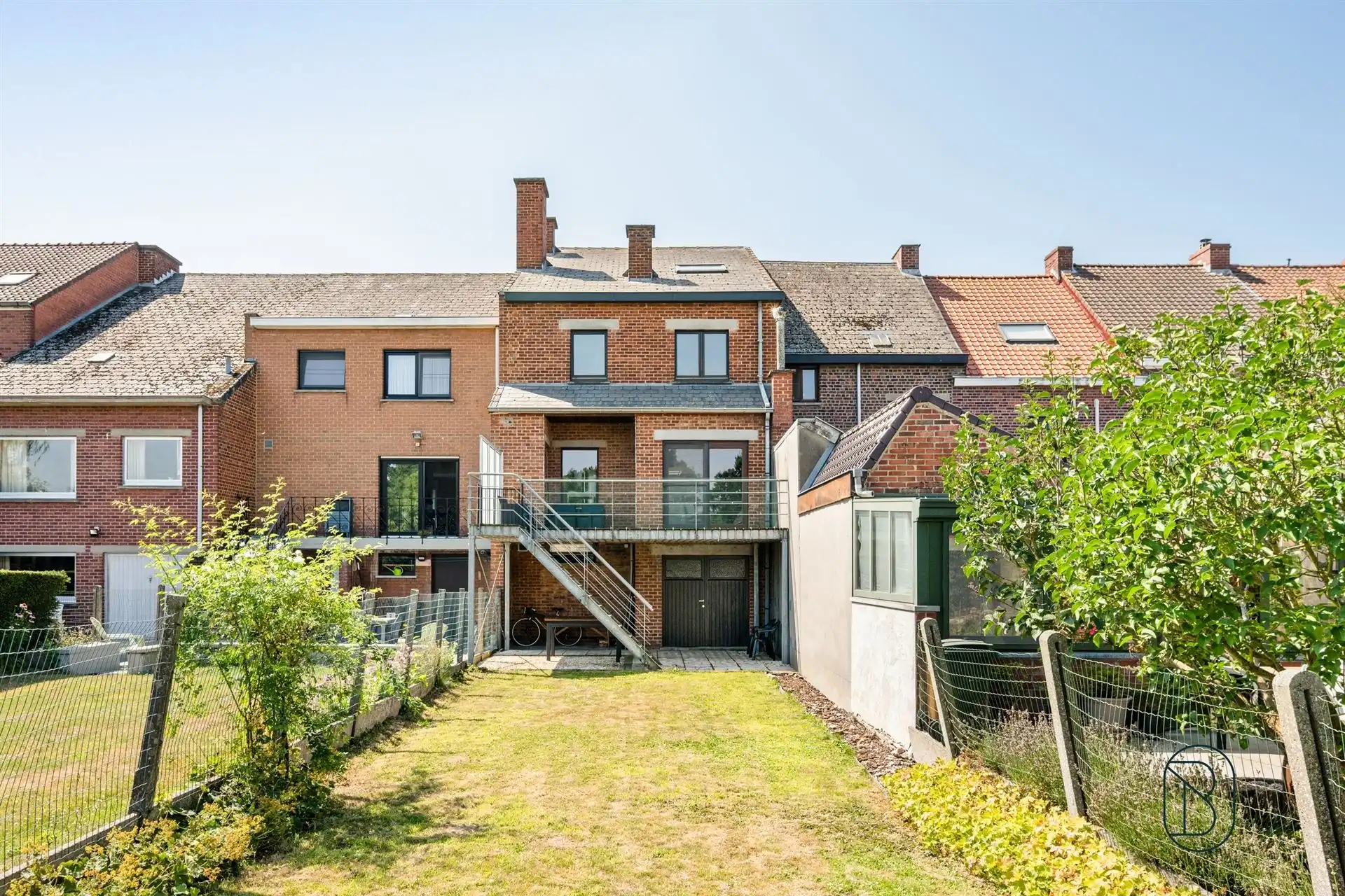 Instapklare bel-etagewoning met aangename tuin en 5 SLK! foto 2