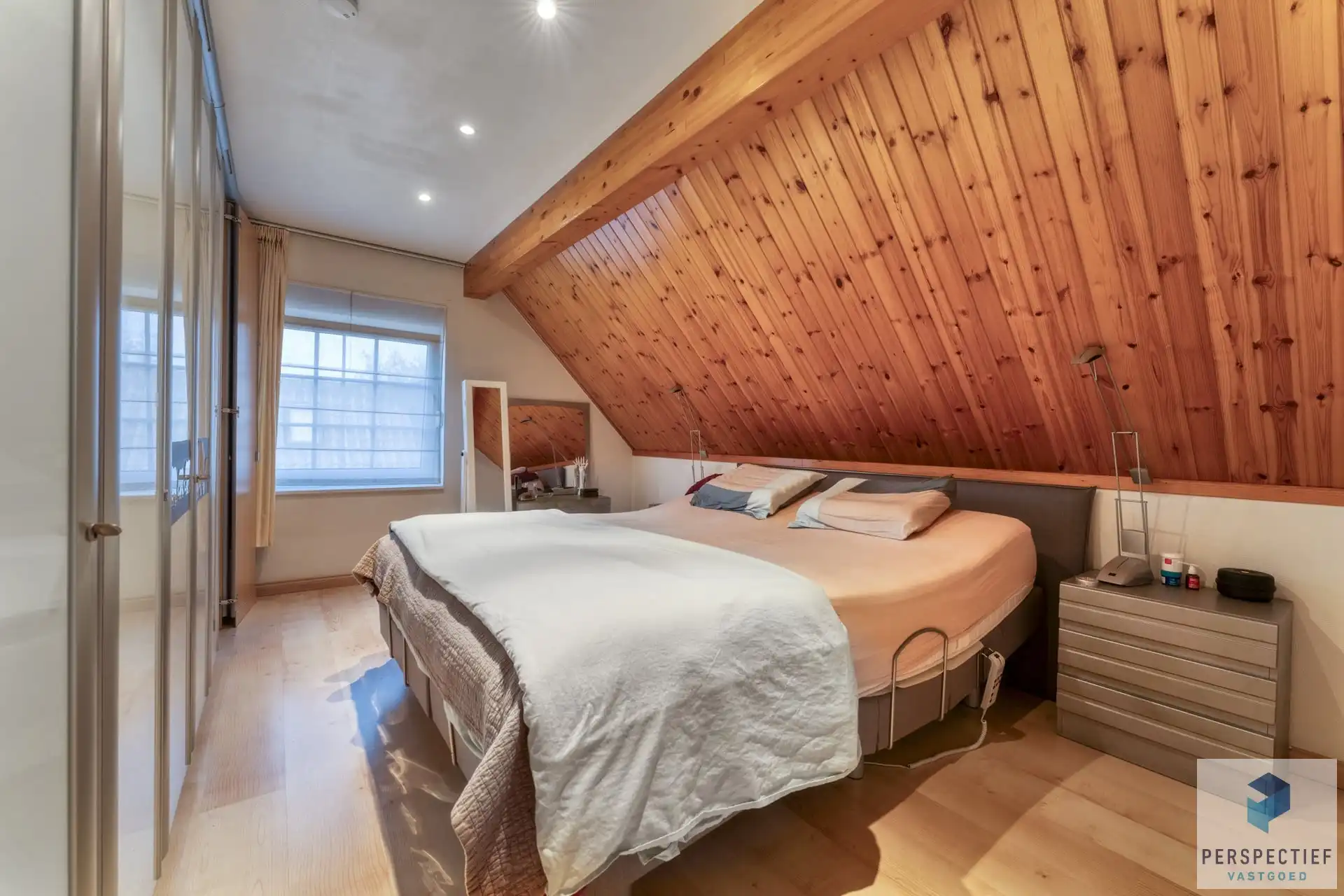 Grote woning met loods in een rustige omgeving foto 11