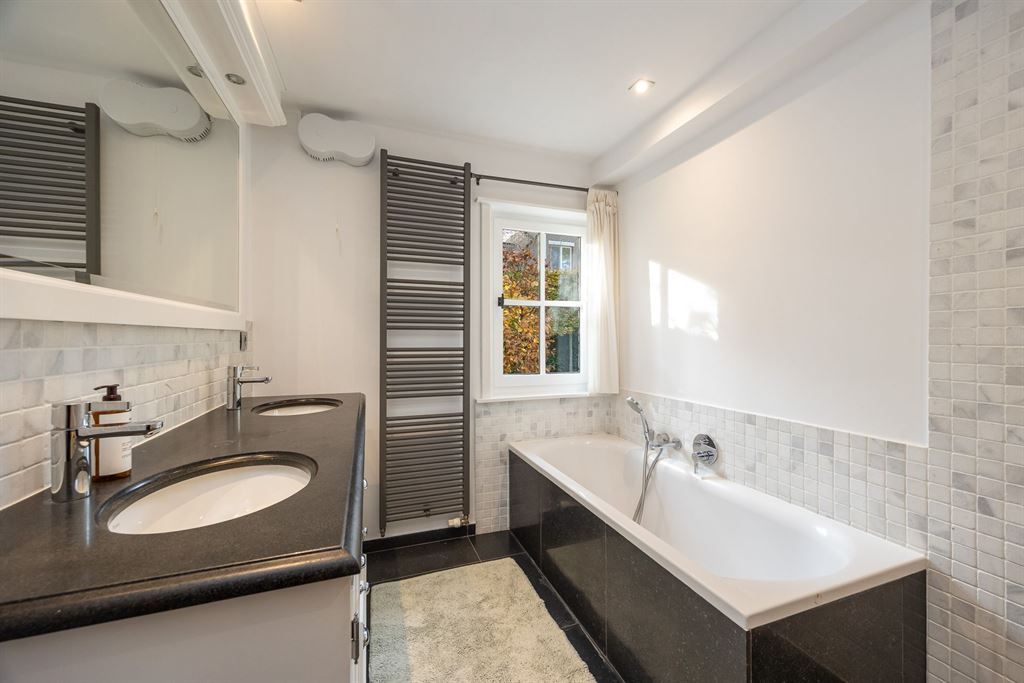 Instapklare parel op een groot perceel in hartje Koningshof foto 12