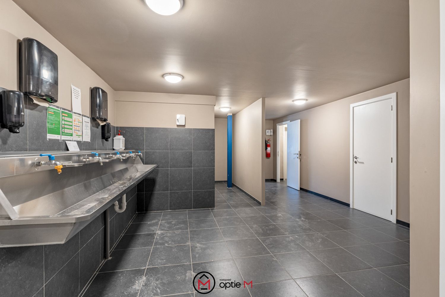 Gebouw met 3 appartementen, 2 kantoren & werkplaats in Bilzen foto 33