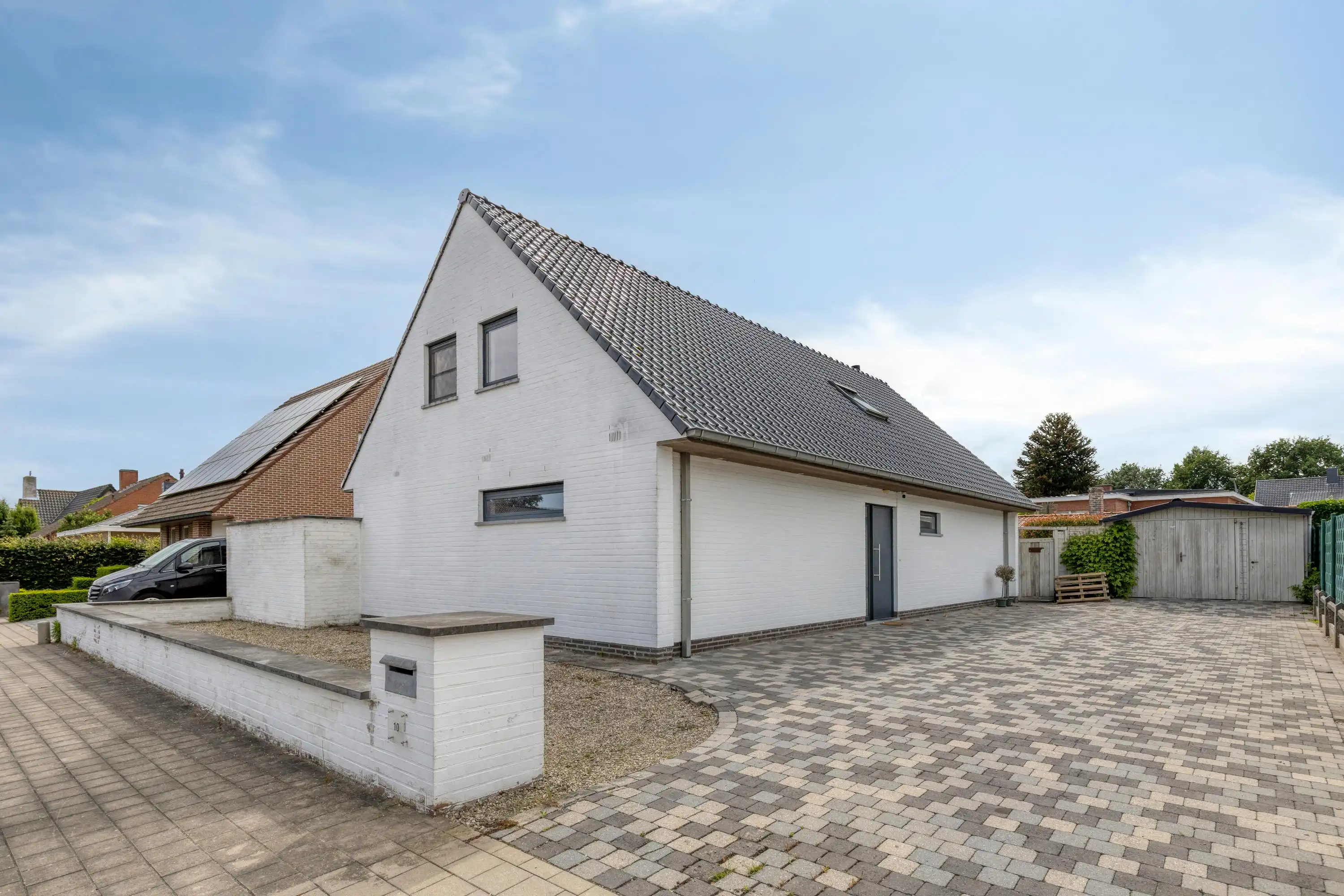 Ruime gezinswoning met 5 slaapkamers te Oostrozebeke foto 2