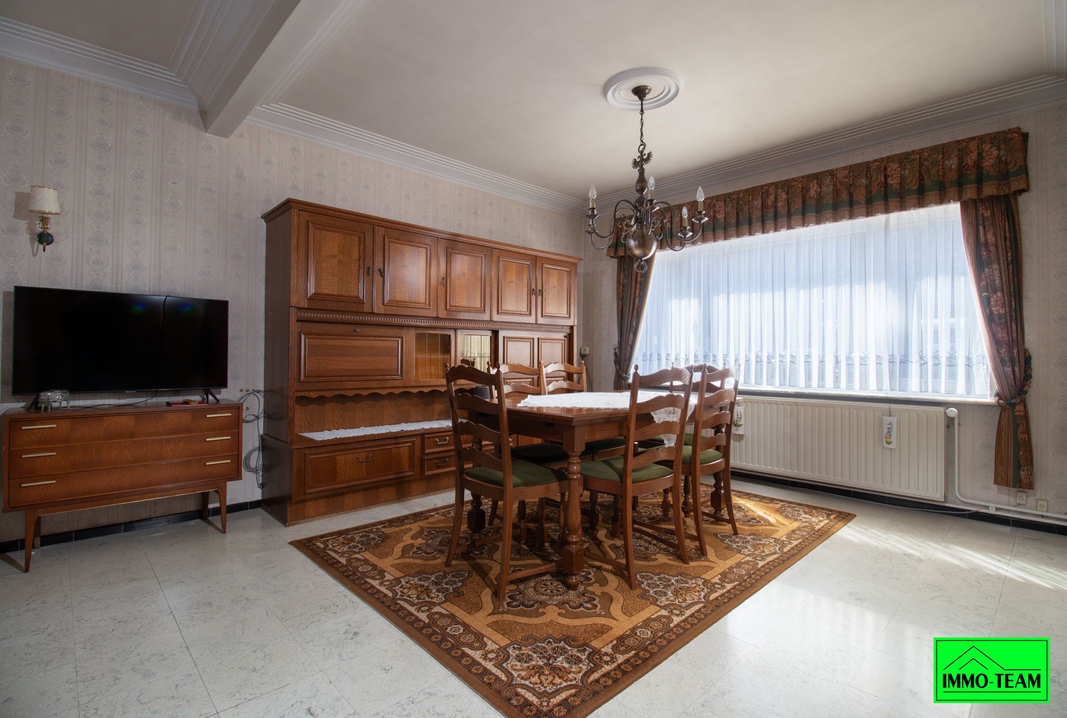 Solide op te frissen 2-gevelwoning met 4 slaapkamers foto 3