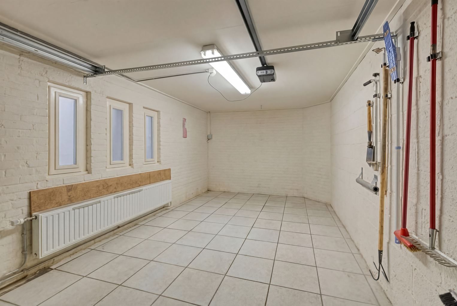 Vrijstaande woning met 3 slaapkamers, inpandige garage en een omheinde tuin, rustig gelegen nabij het centrum van Maaseik. foto 19