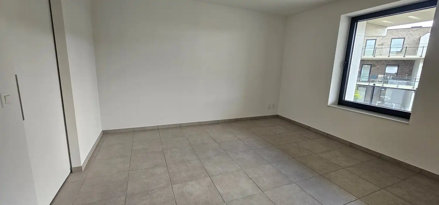 Nieuwbouwappartement met één slaapkamer gelegen in het commercieel centrum van Eisden. foto 5