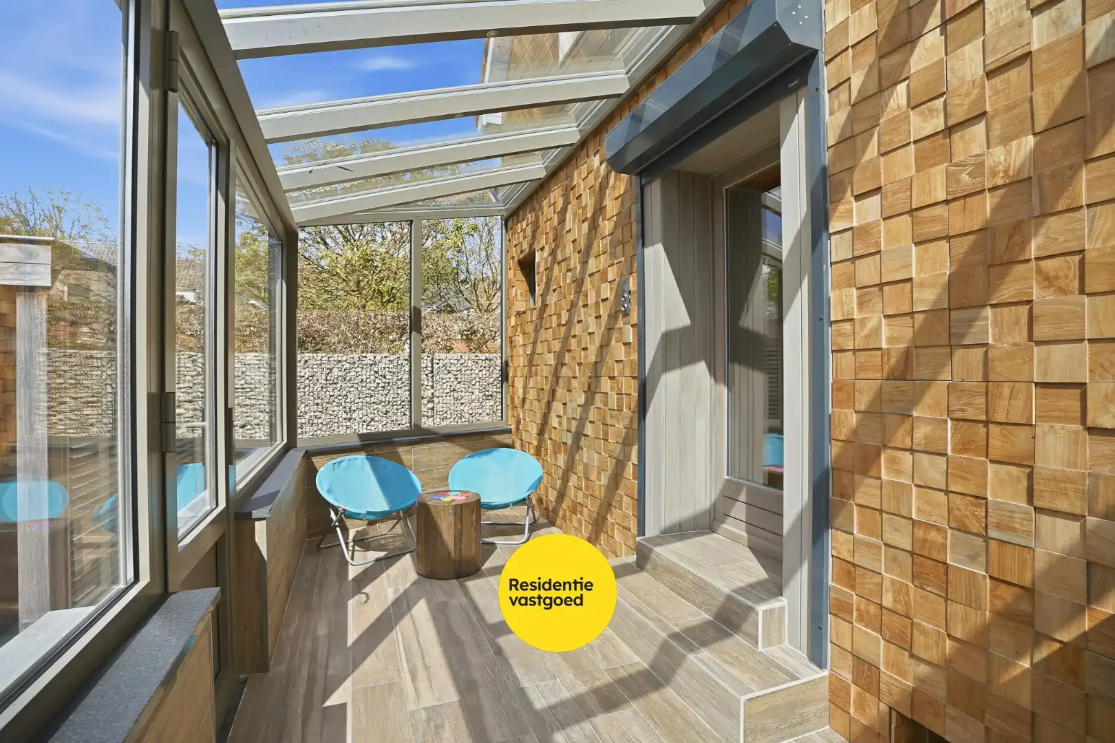 Open bebouwing met zonnige tuin in Sint-Michiels foto 10