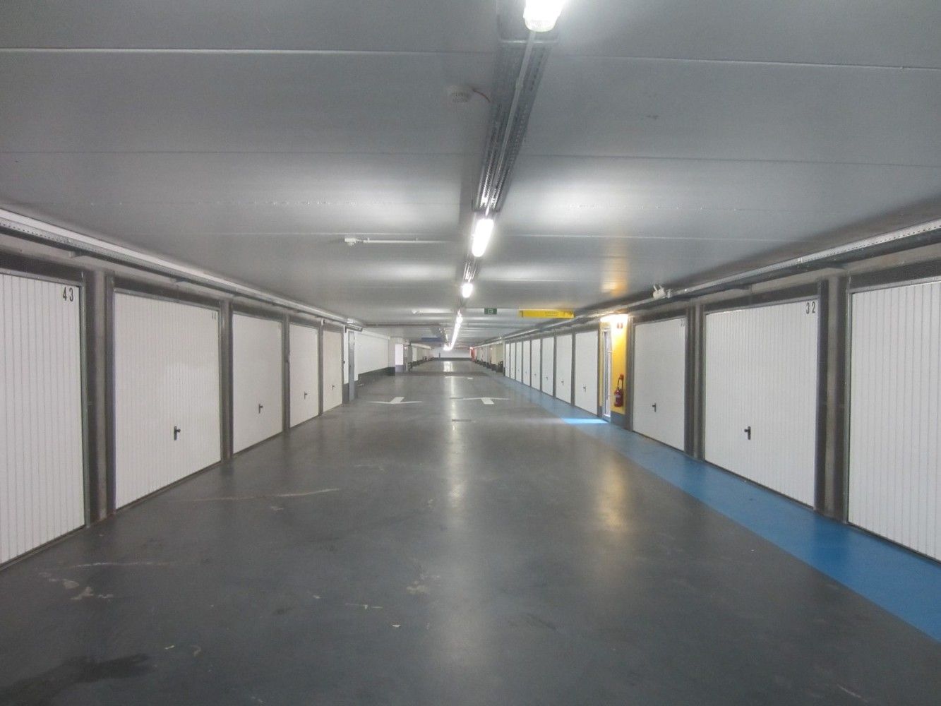 GARAGEBOX foto {{pictureIndex}}