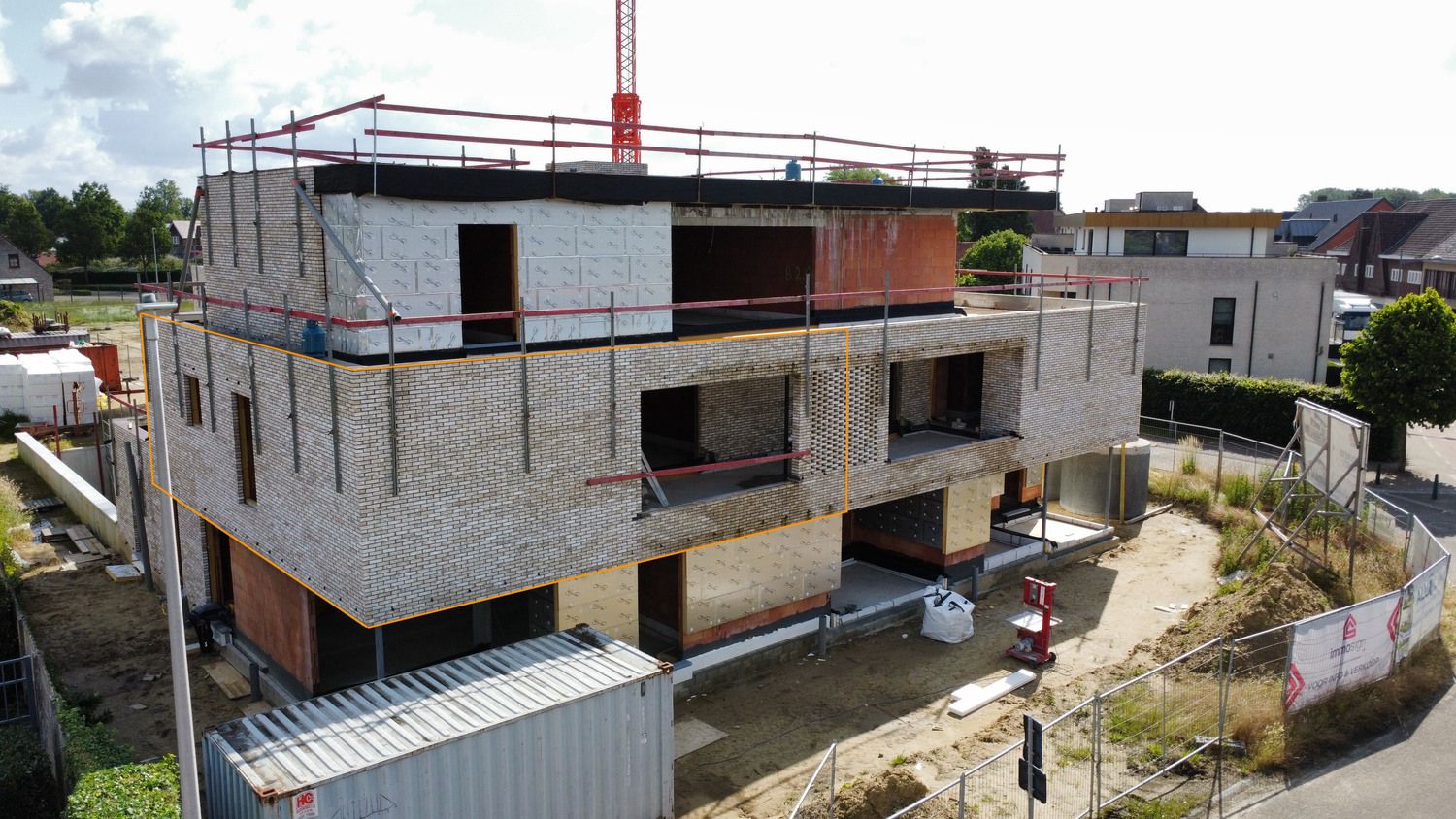 Instapklaar nieuwbouw appartement met 3 slaapkamers, terras, autostaanplaats en berging te Kinrooi foto 1