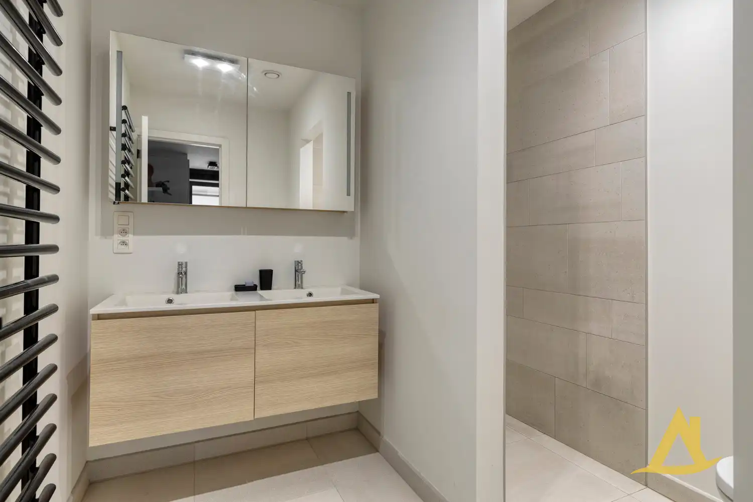 ENERGIEZUINIG APPARTEMENT MET AUTOSTAANPLAATS TE DIEST! foto 18