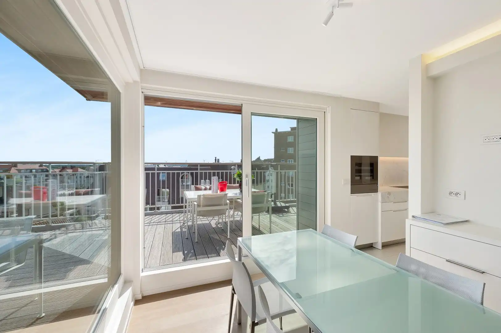 Sublieme zonnige penthouse met ruime terrassen en zijdelings zeezicht. foto 19
