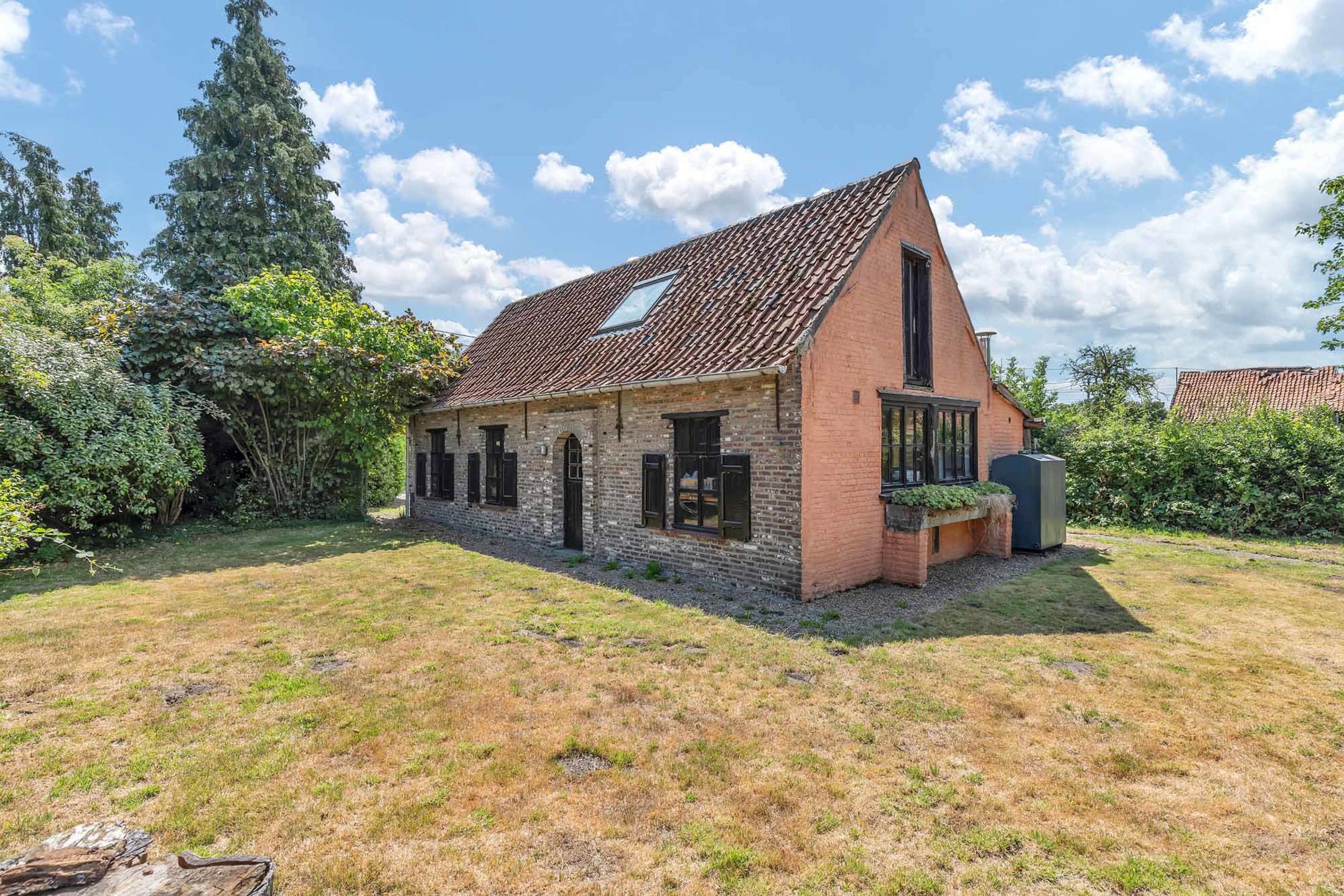 Uniek landhuis met aparte conciergewoning op 2 Hect grond foto 49