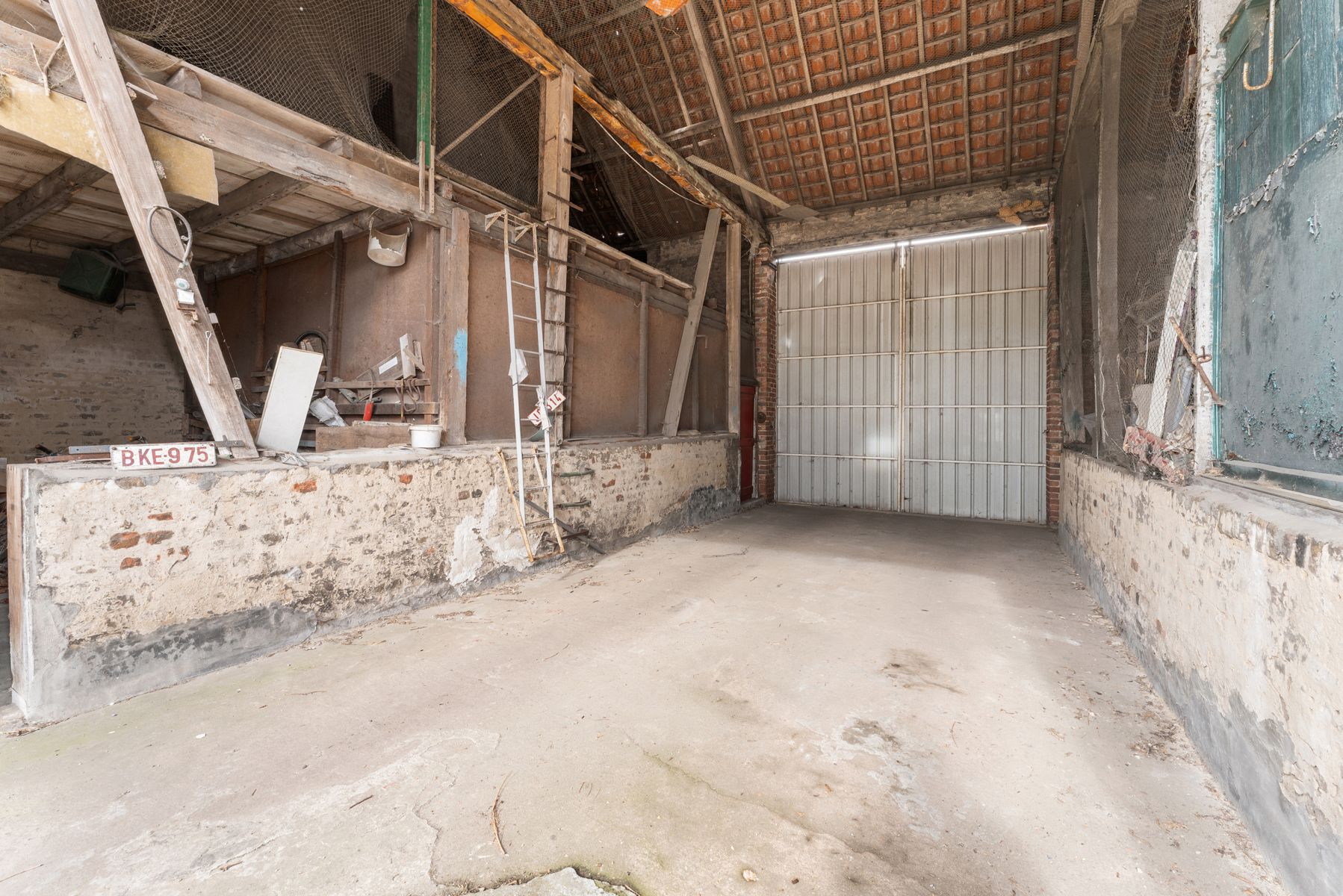 Te renoveren woning met bijgebouwen op perceel van 1697 m² foto 6