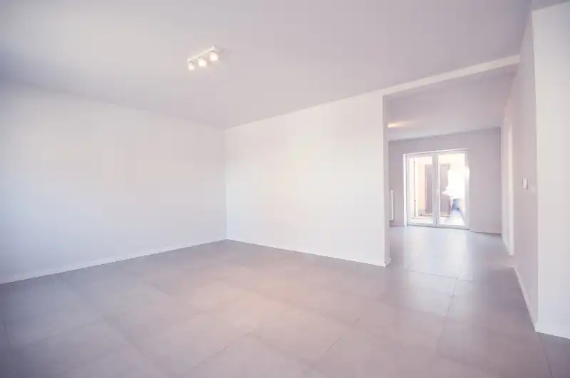 --- NIEUW --- Ruime, volledig gerenoveerde woning (±164m²) met 4 slaapkamers foto 2