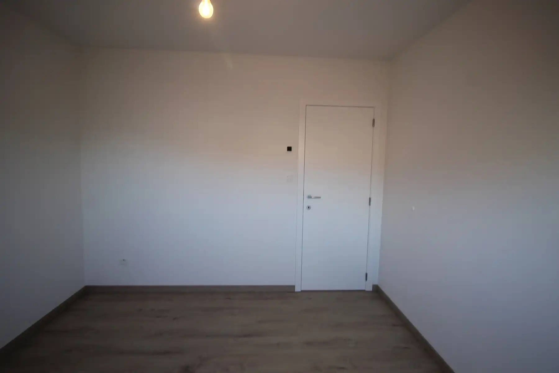 Energiezuinige nieuwbouwwoning met 3 slaapkamers, terras, 2 ondergrondse autostaanplaatsen en kelderberging. foto 14