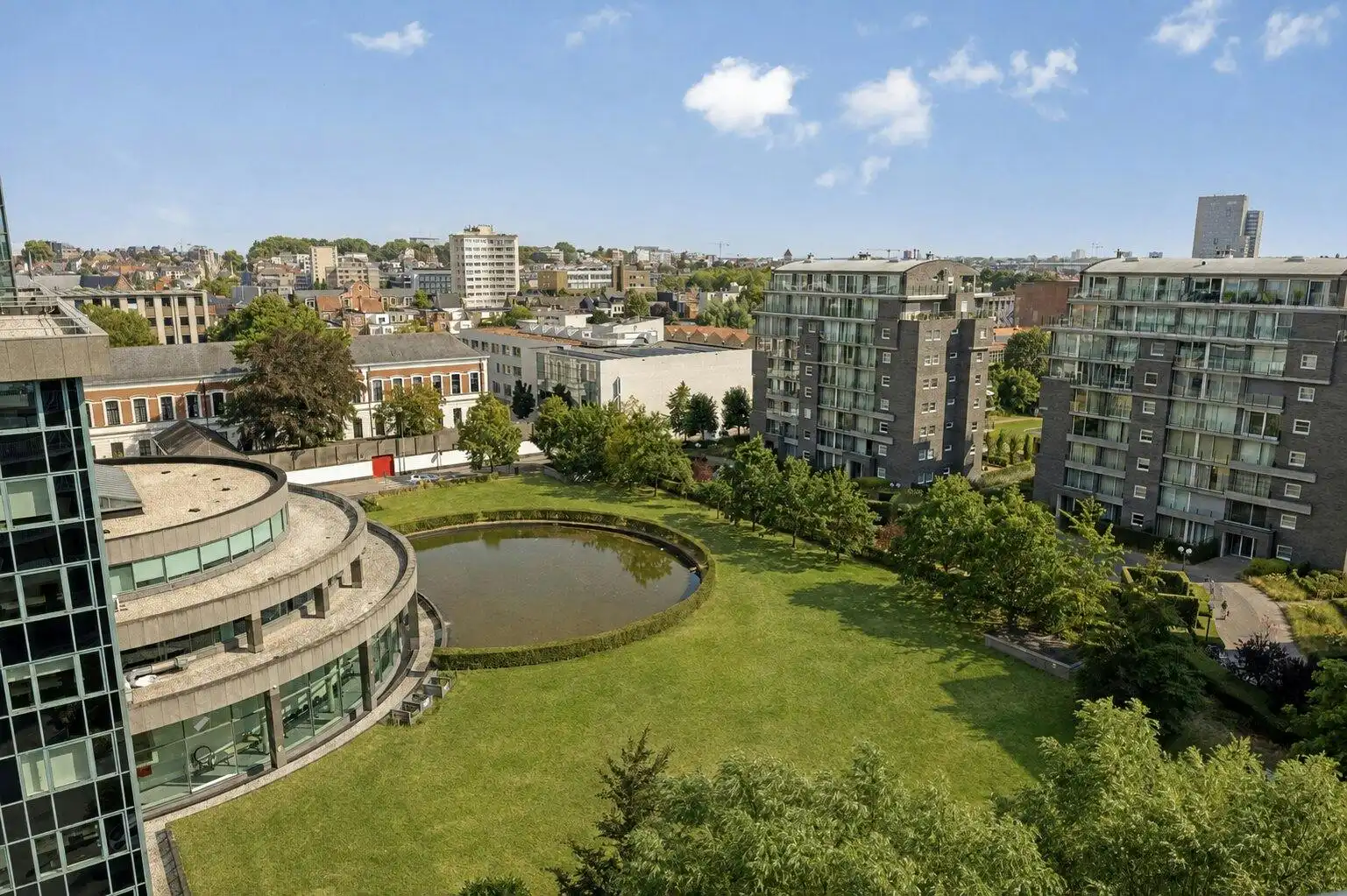 Mooi en lichtrijk appartement hoog boven Gent foto 23