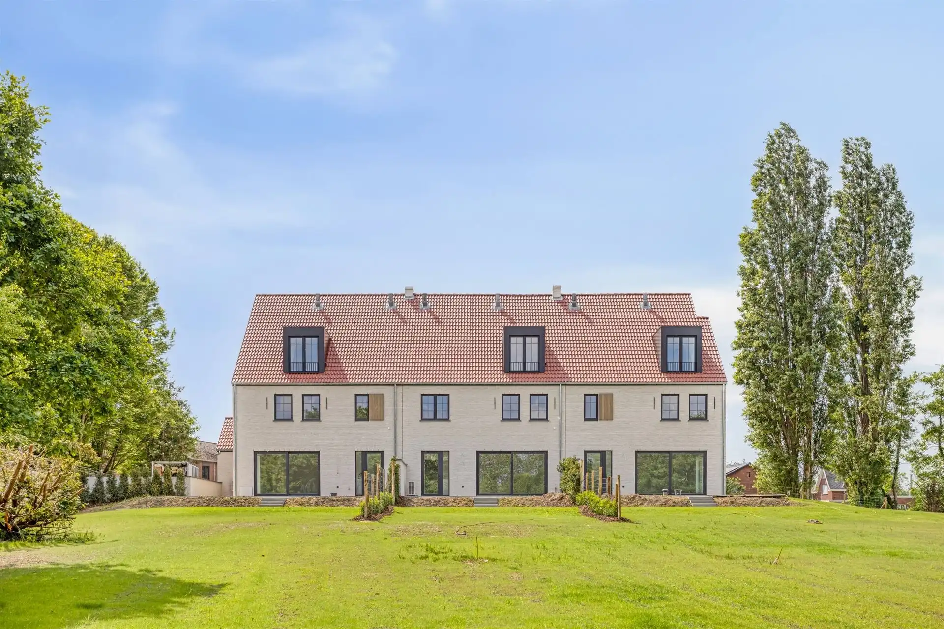 Prachtige nieuwbouw in rustige straat foto 4