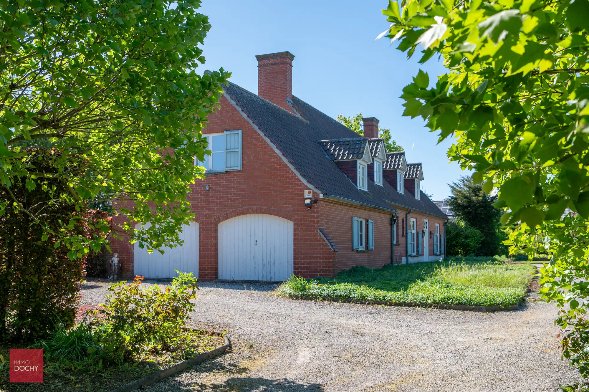 Ruime te renoveren villa op ca. 2.800m² foto 4
