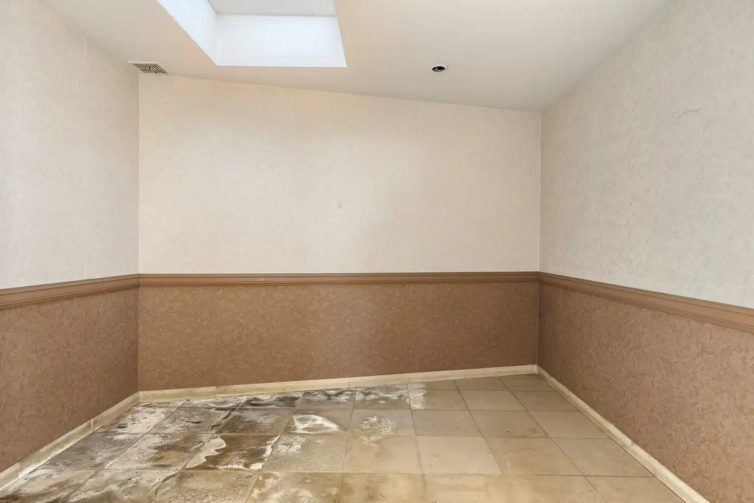 Charmante te renoveren burgerwoning te koop in Kortrijk foto 8