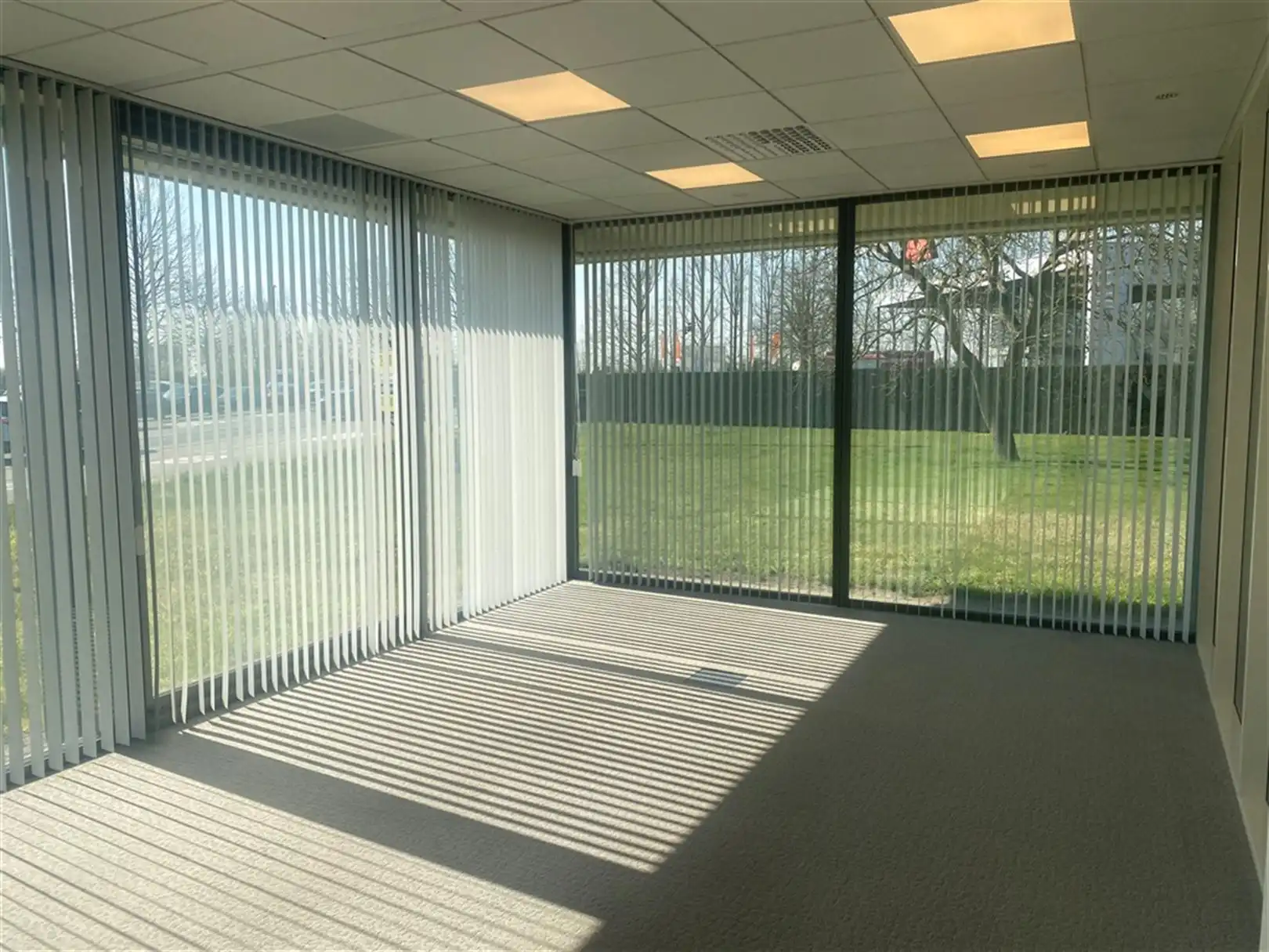 Recent gerenoveerd kantoorgebouw langs E17 vanaf 156m² tot 181m² foto 3