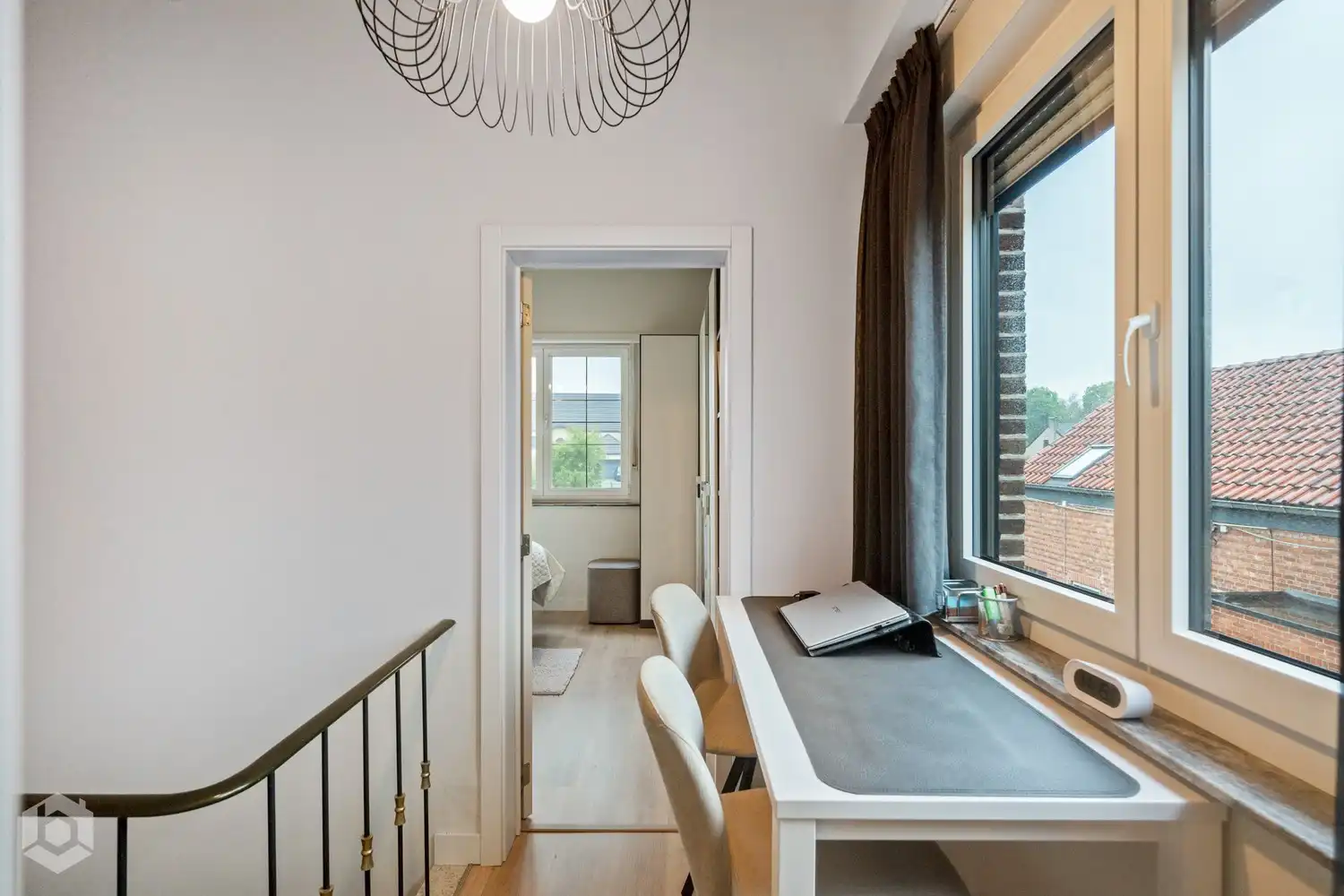 Instapklare woonst met 2slpkrs ,garage en achteringang foto 11