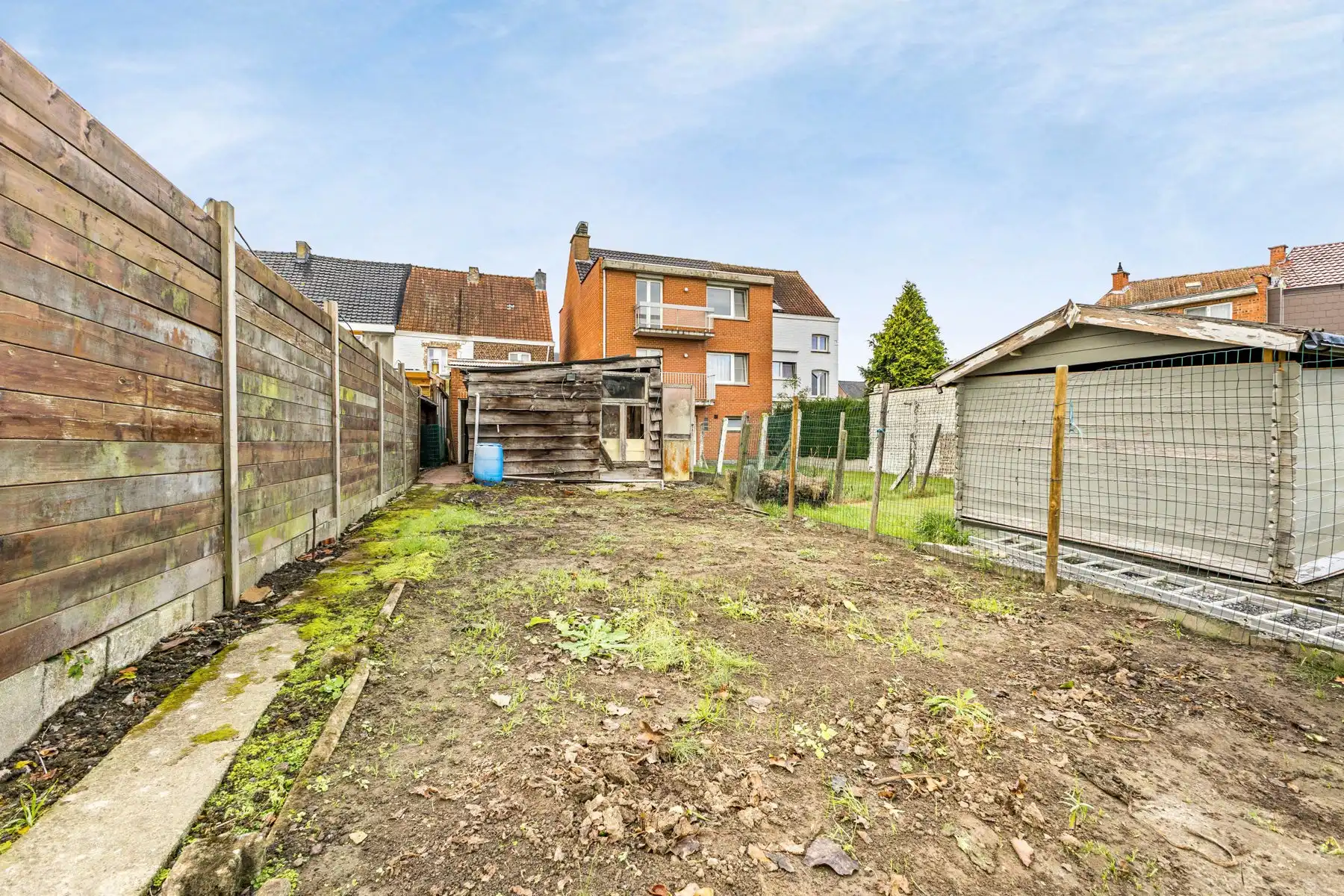 Te renoveren woning met 2 slaapkamers, zolder en tuin foto 11