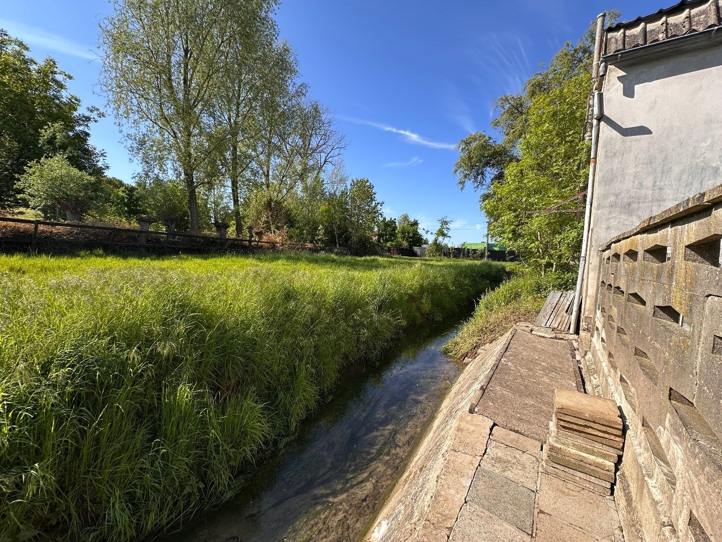 Ruime woning met grote tuin en prachtig groen uitzicht in het rustige Nerem foto 16