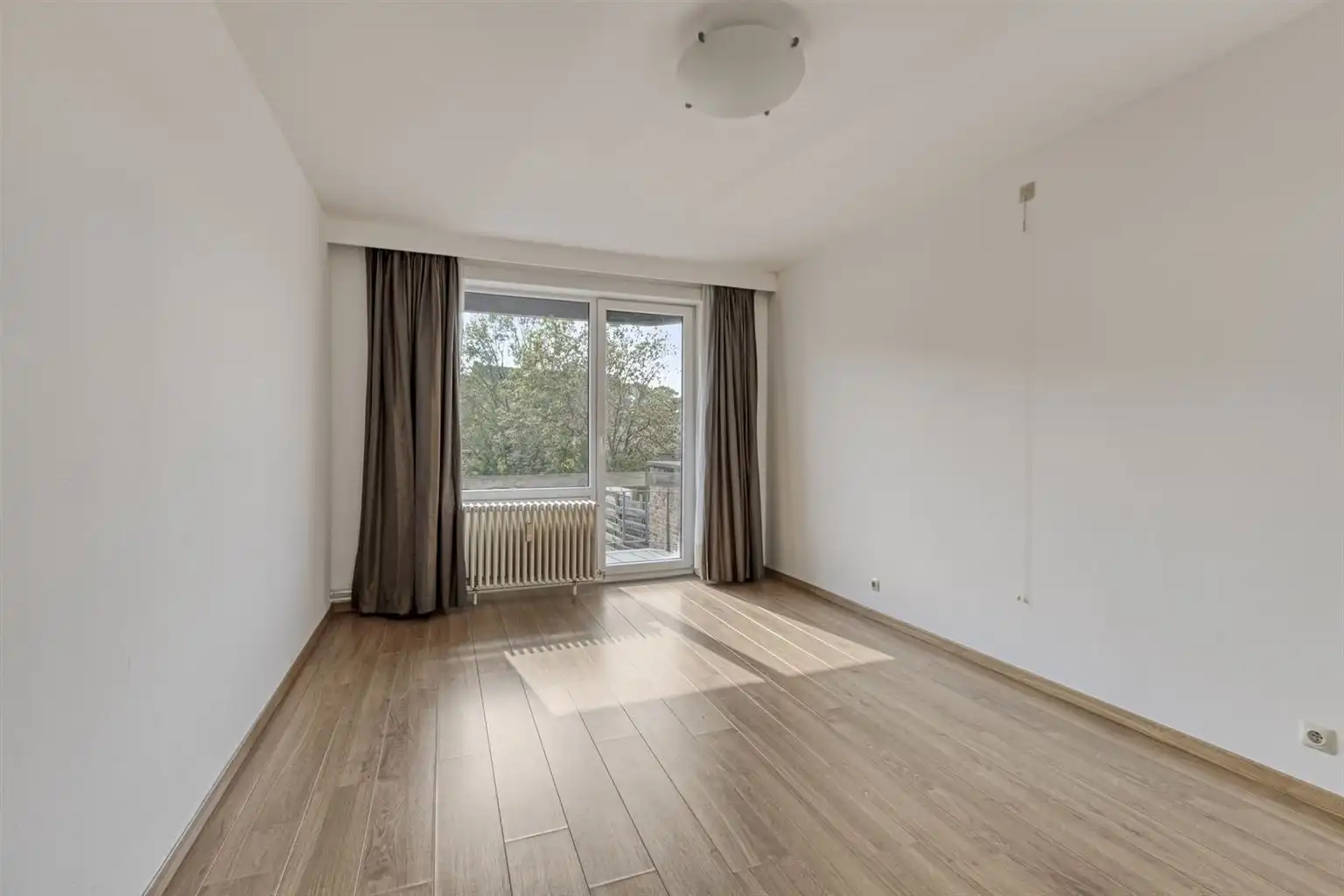 Prachtig ruim appartement met 3 slaapkamers en autostaanplaats gelegen in het hart van Maaseik.  foto 9