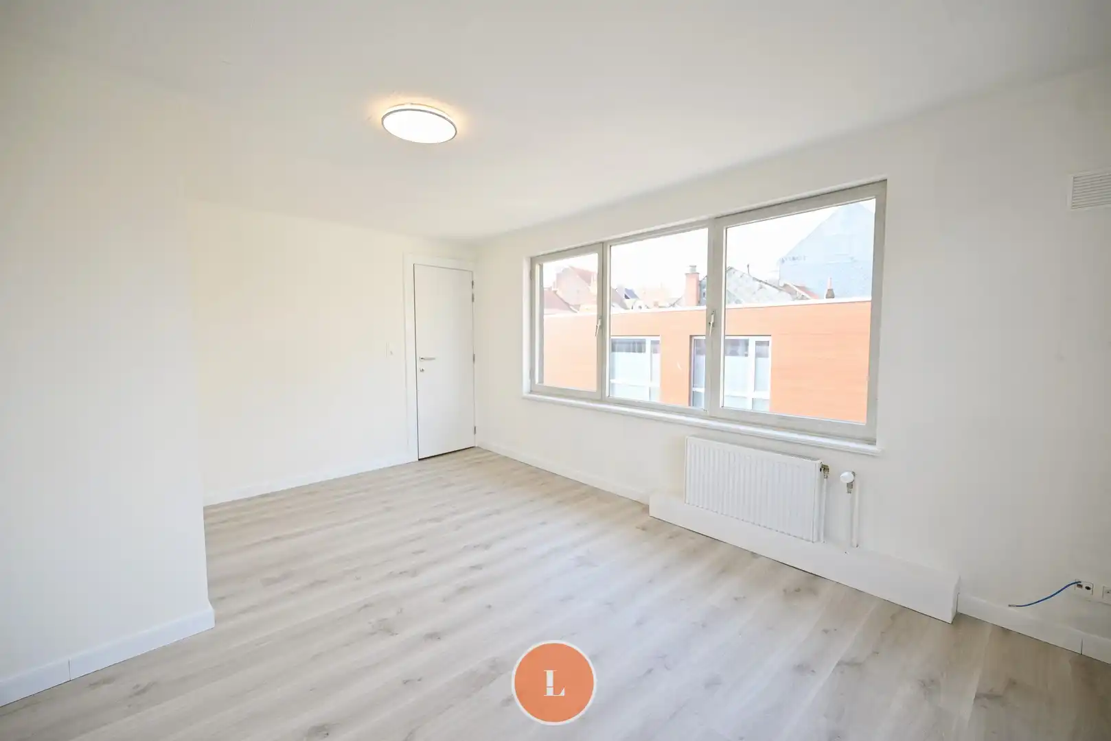 Handelspand met woonst op een toplocatie foto 14