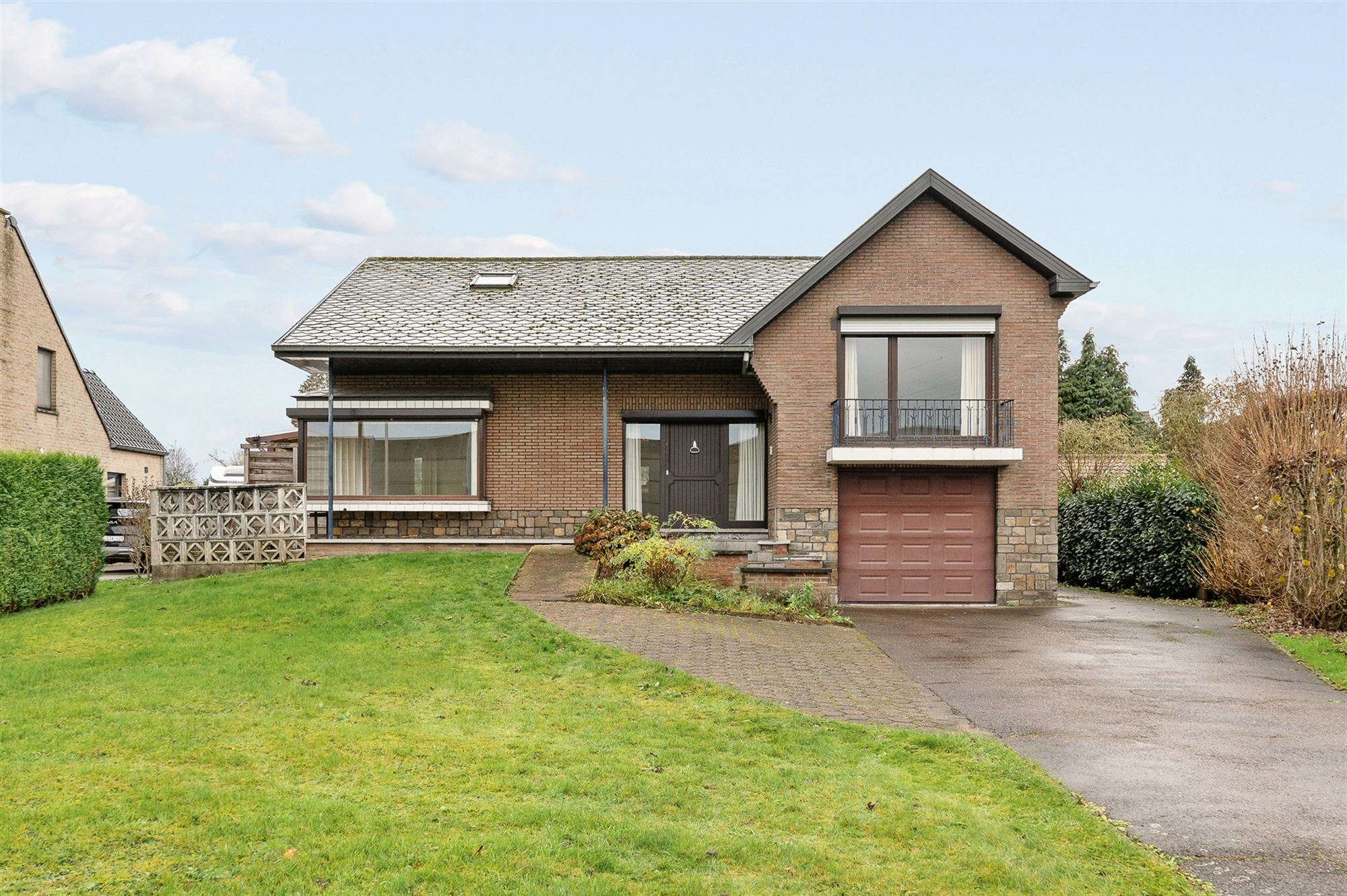 Hoofdfoto van de publicatie: OP TE FRISSEN WONING MET 3 SLAAPKAMERS GELEGEN OP EEN RUIM PERCEEL VAN 11A70CA TE PAAL