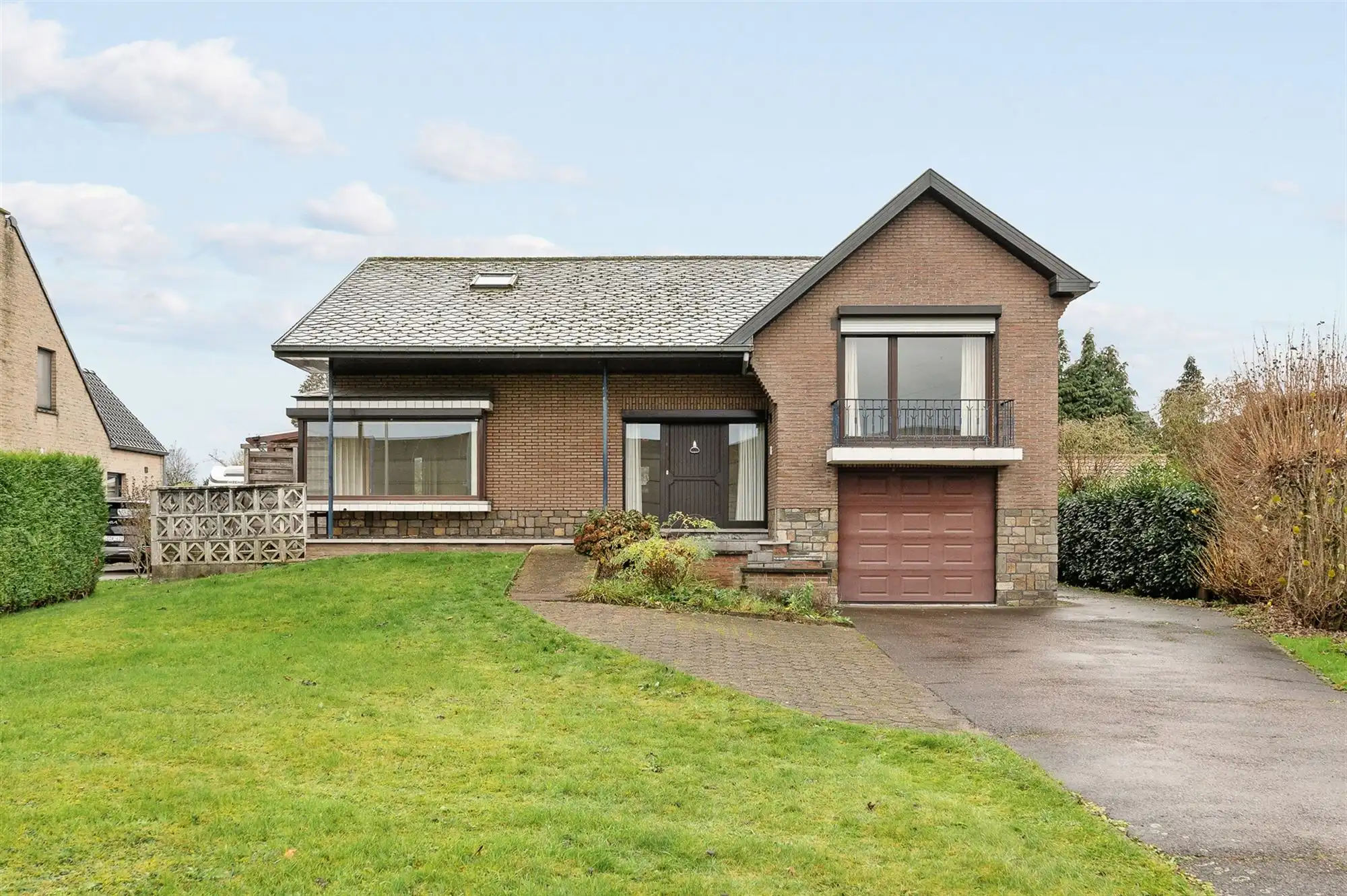 Hoofdfoto van de publicatie: OP TE FRISSEN WONING MET 3 SLAAPKAMERS GELEGEN OP EEN RUIM PERCEEL VAN 11A70CA TE PAAL