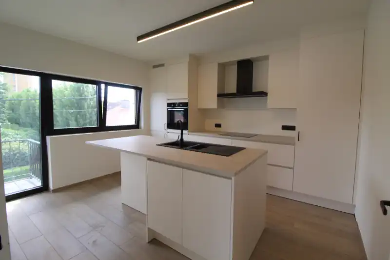 Moderen en lichtrijk appartement in Roeselare foto 4